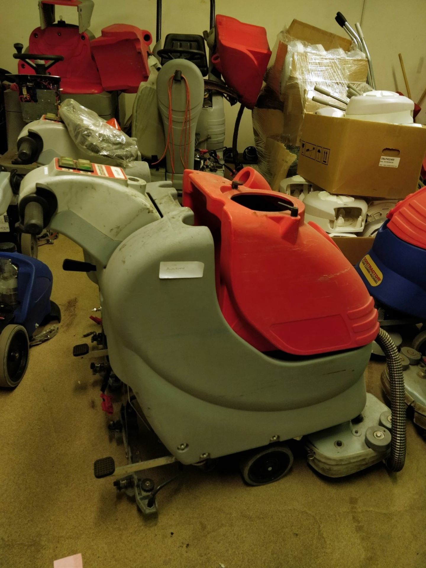 HUGE JOB LOT Approx 17 x Various FLOOR CLEANING MACHINES - Includes Ride Ons, Floor Scrubbers, - Image 9 of 34