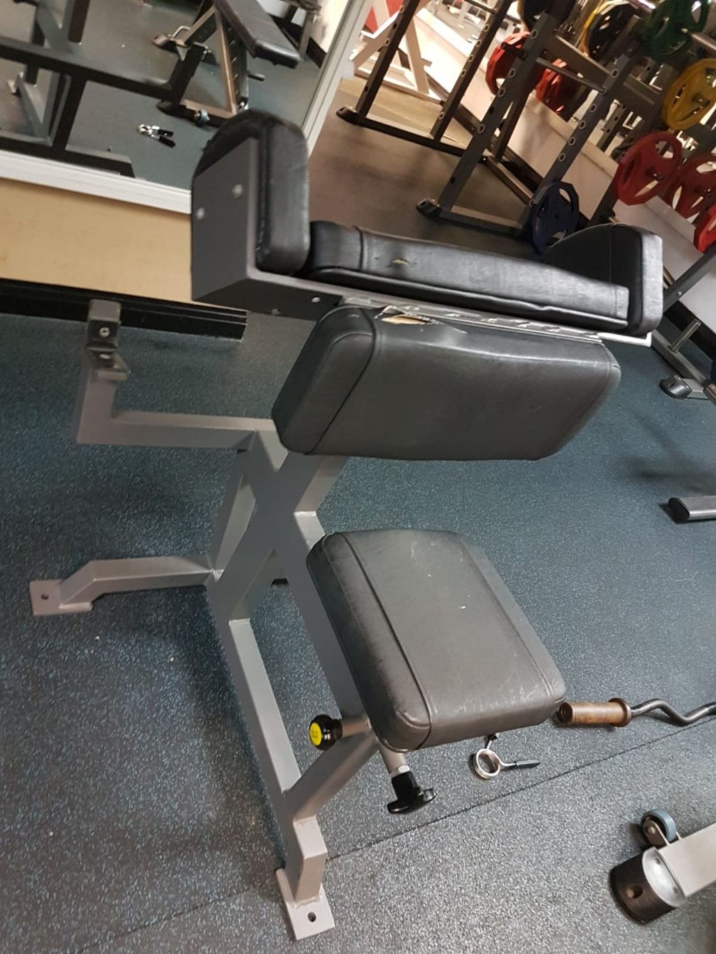 1 x Bicep Curls Gym Bench - Dimensions: H110 x W70 x L100cm - Ref: J2103/GFG - CL356 - Location: - Image 2 of 3