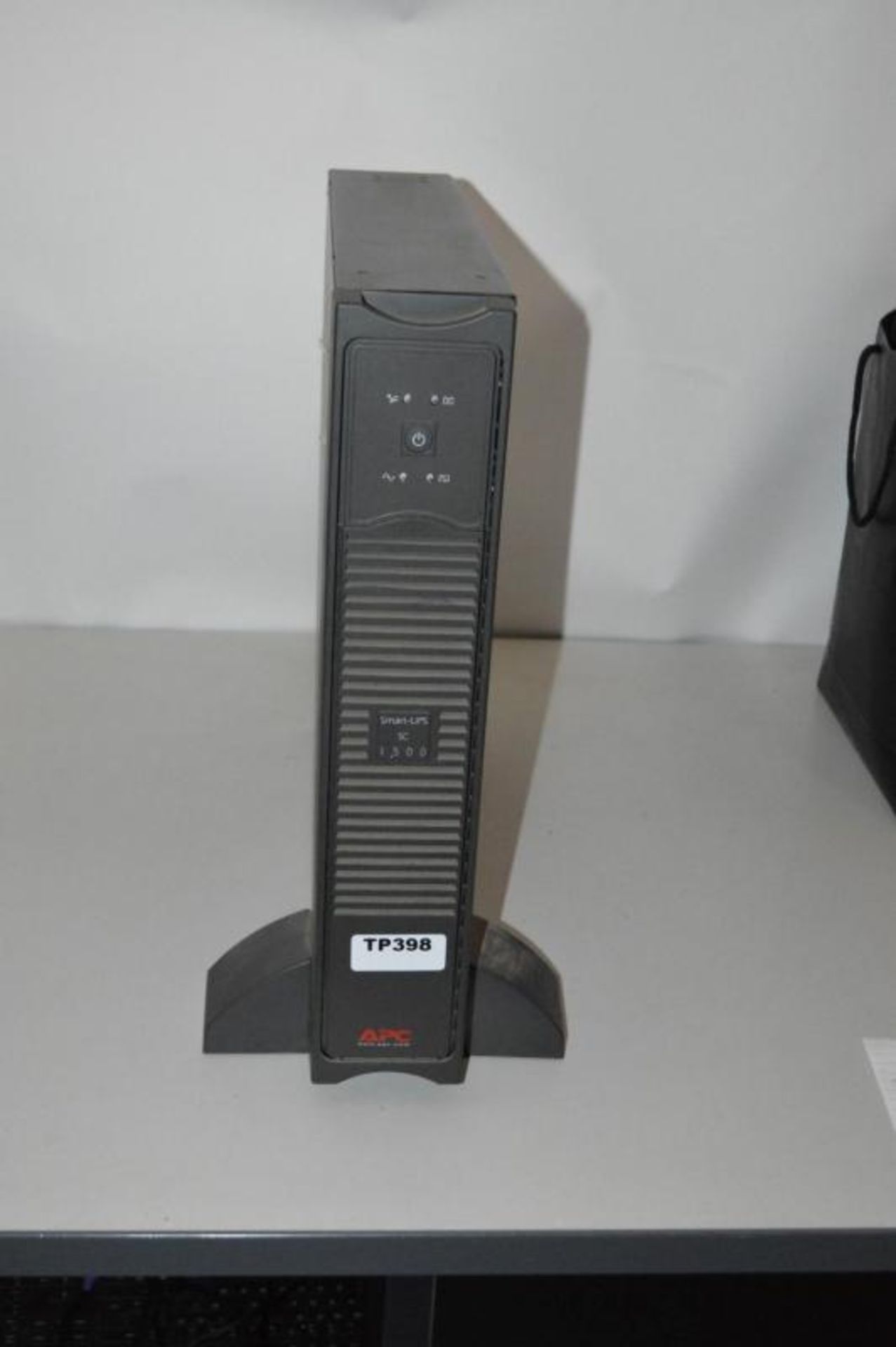 1 x APC Smart-UPS (1500 VA) Line Interactive (Come Out Of A Working Office Enviroment) - Ref TP398 -