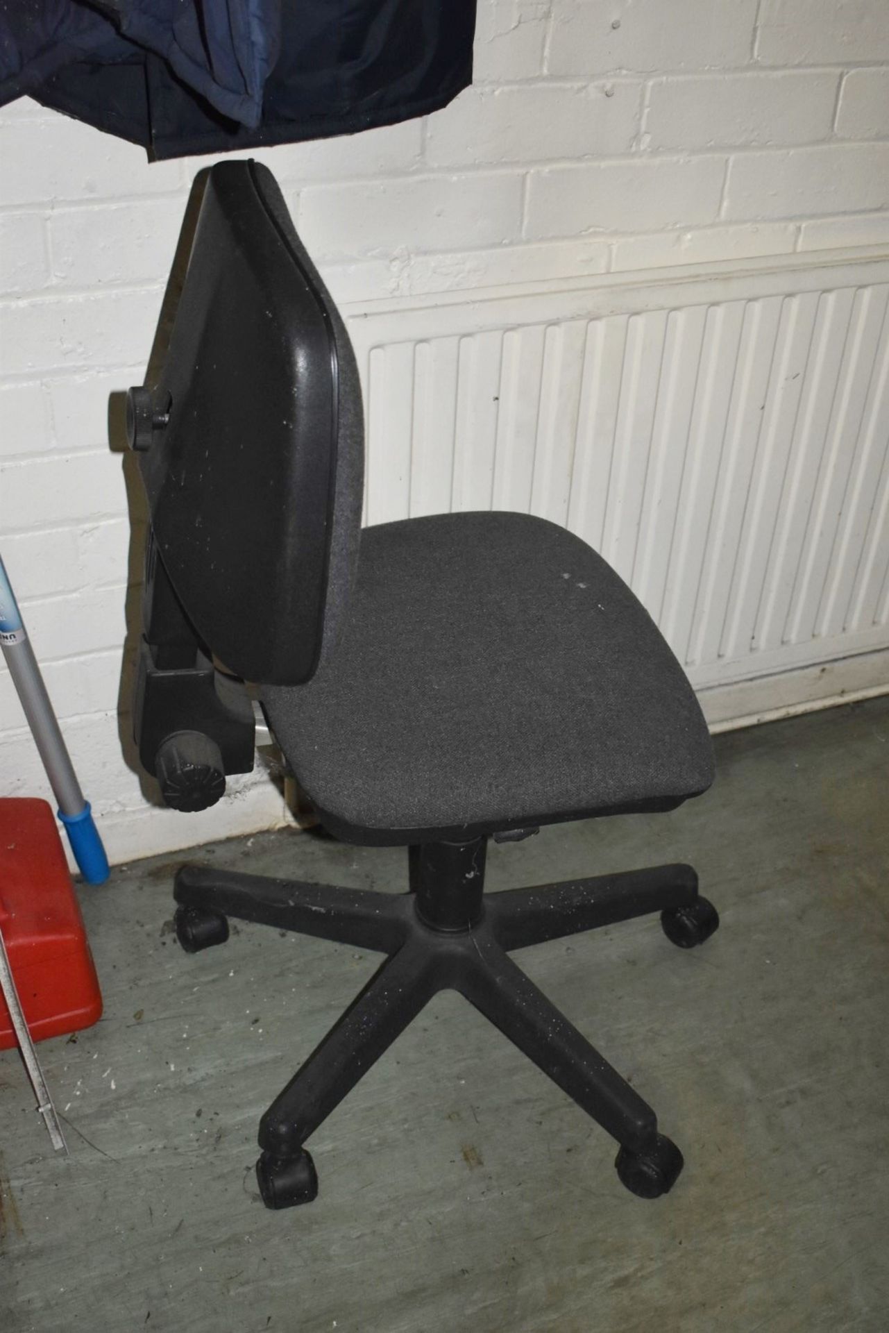 1 x Assorted Collection of Office Furniture - Includes Desk, Two Office Chairs, A4 Pigeon Hole, - Image 3 of 4