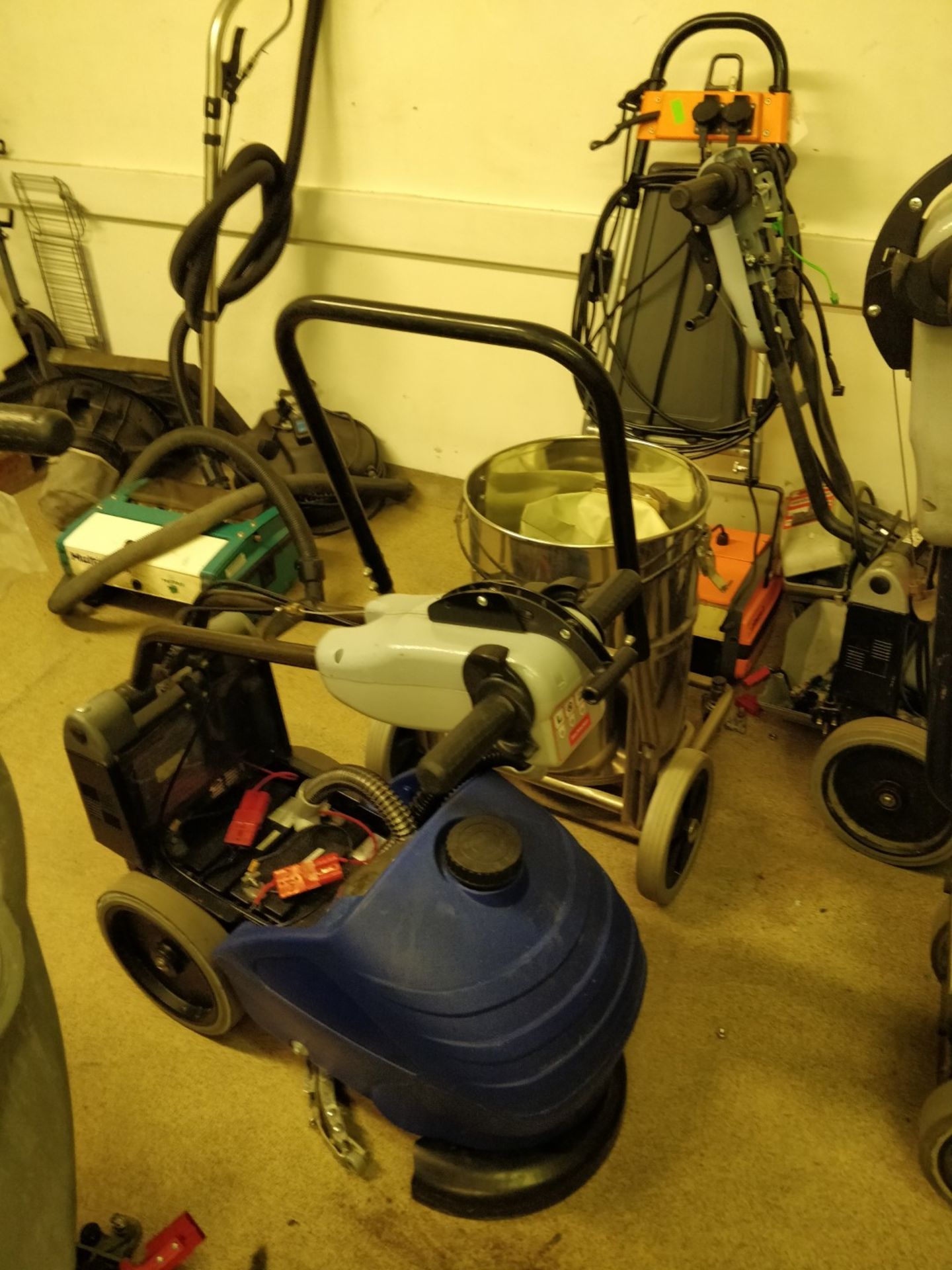 HUGE JOB LOT Approx 17 x Various FLOOR CLEANING MACHINES - Includes Ride Ons, Floor Scrubbers, - Image 20 of 34