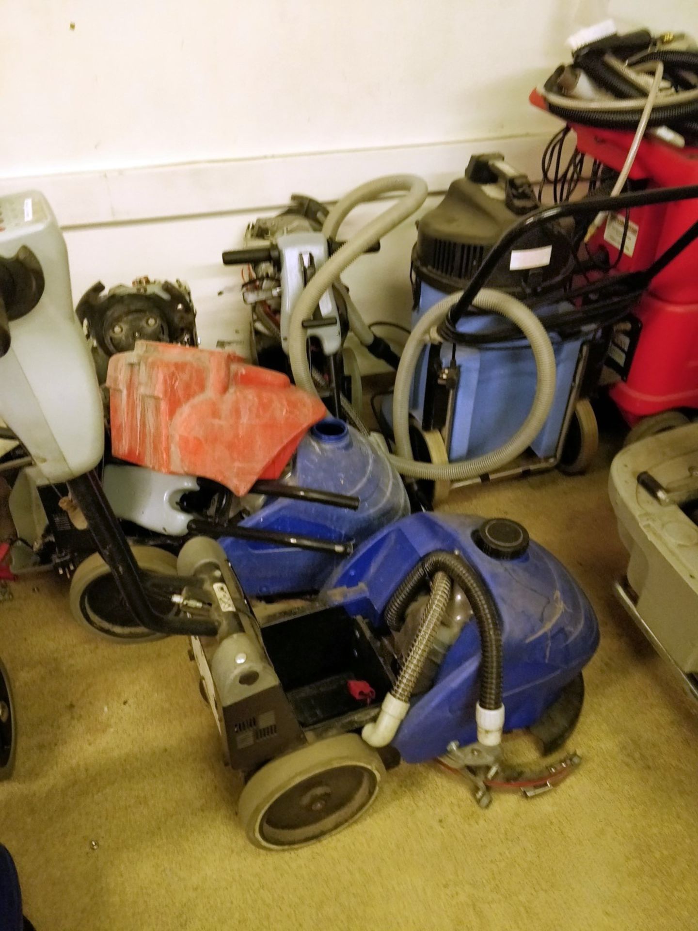 HUGE JOB LOT Approx 17 x Various FLOOR CLEANING MACHINES - Includes Ride Ons, Floor Scrubbers, - Image 21 of 34