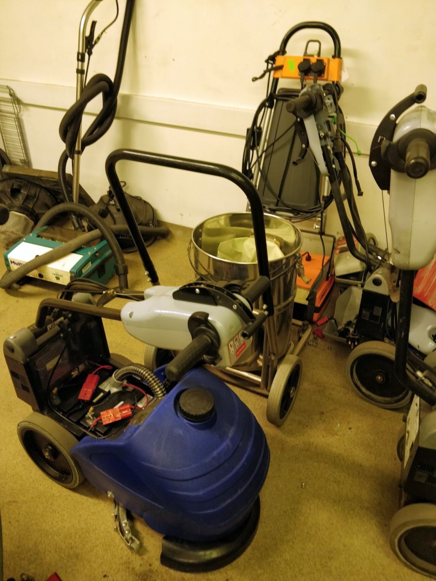 HUGE JOB LOT Approx 17 x Various FLOOR CLEANING MACHINES - Includes Ride Ons, Floor Scrubbers, - Image 18 of 34