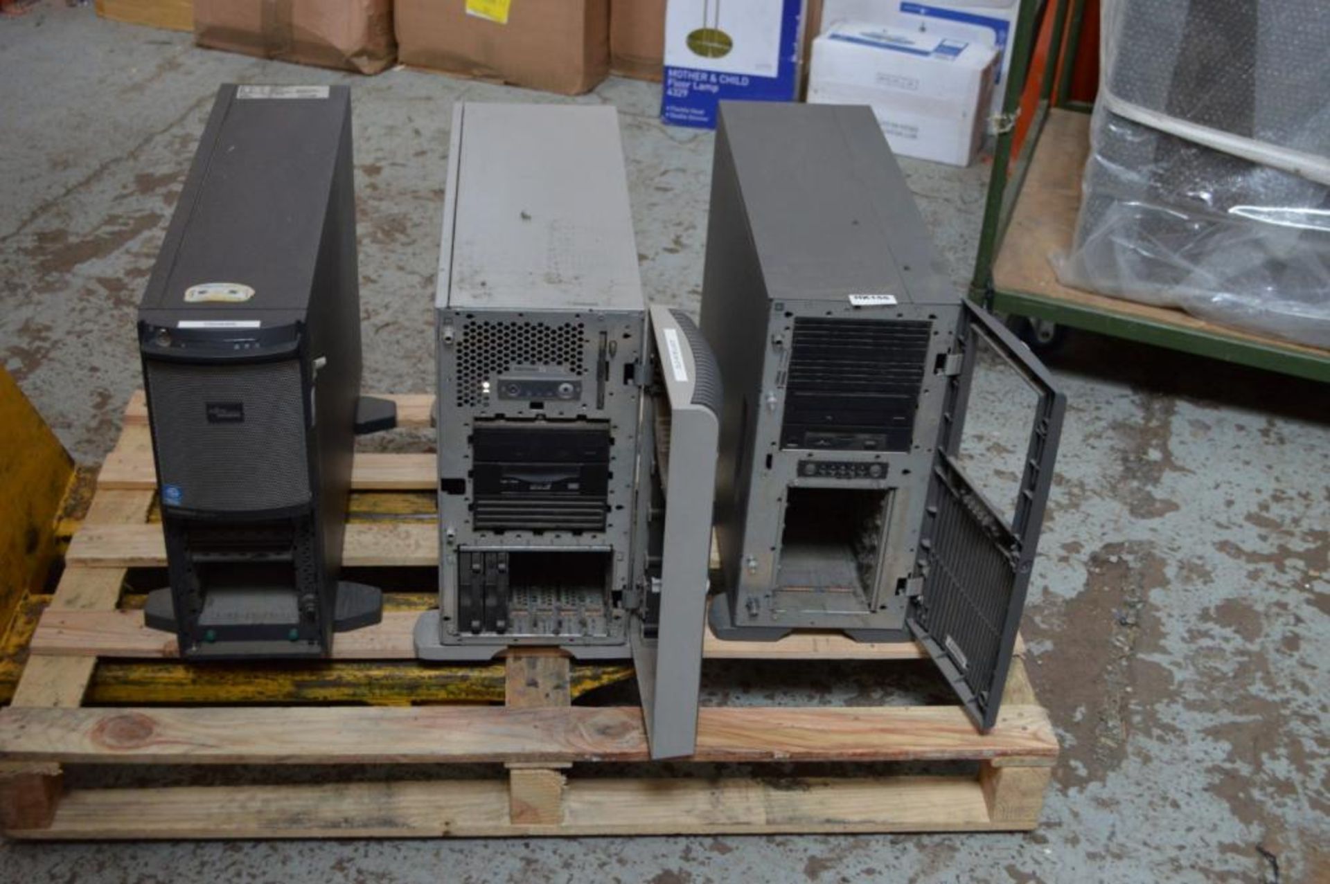 3 x Computer Servers HP Fujitsu (HP Proliant ML350, HP Proliant ML370, Fujitsu Primergy TX200 S2) - - Image 2 of 3