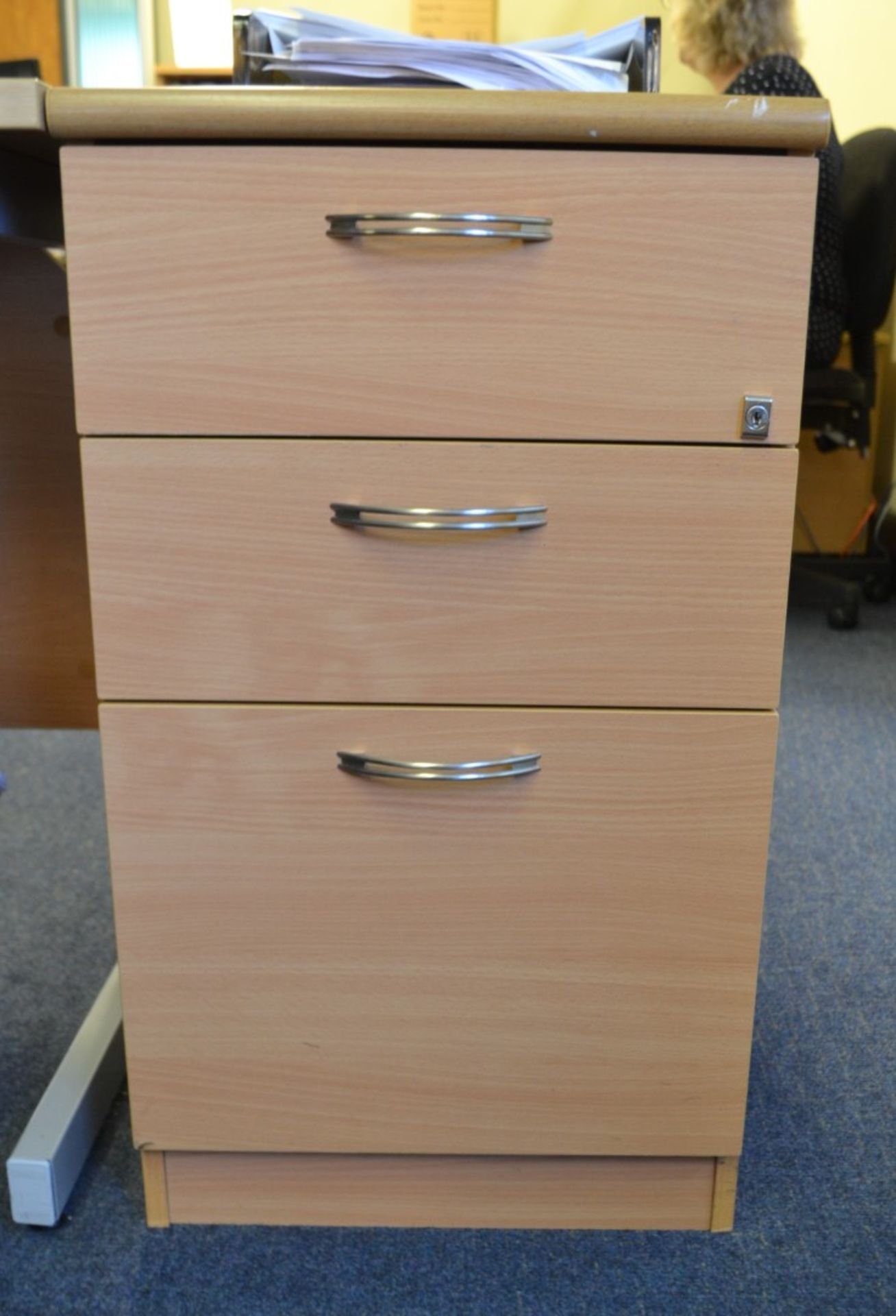 Beech Office Desk and 2 x Pedestals Set - Ref: VM508/Main Landing B1 - CL409 - Location: Wakefield - Image 5 of 7