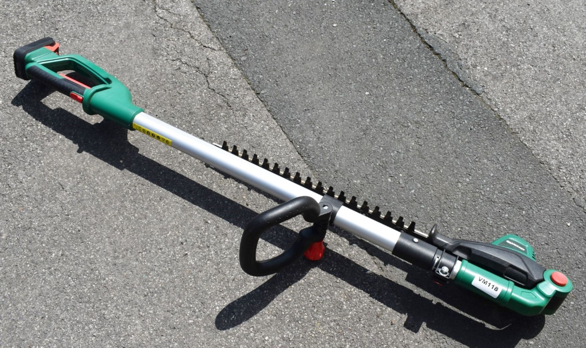 1 x Qualcast 18v Cordless Pole Easy Reach Hedge Trimmer - Ref VM118 B2 - CL409 - Location: Wakefield