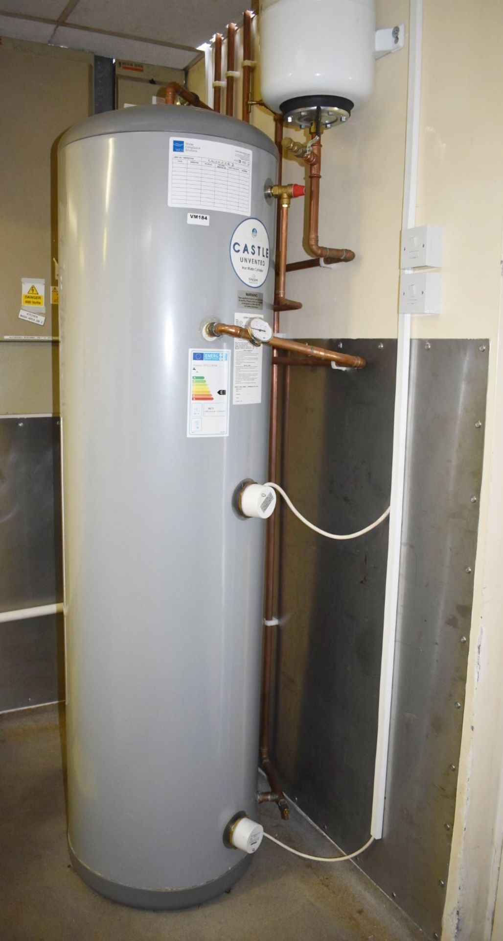 1 x Castle Unvented Hot Water Calorifier Cylinder 300l Tank With Zilmet 110 Ultra Pro 24 Litre