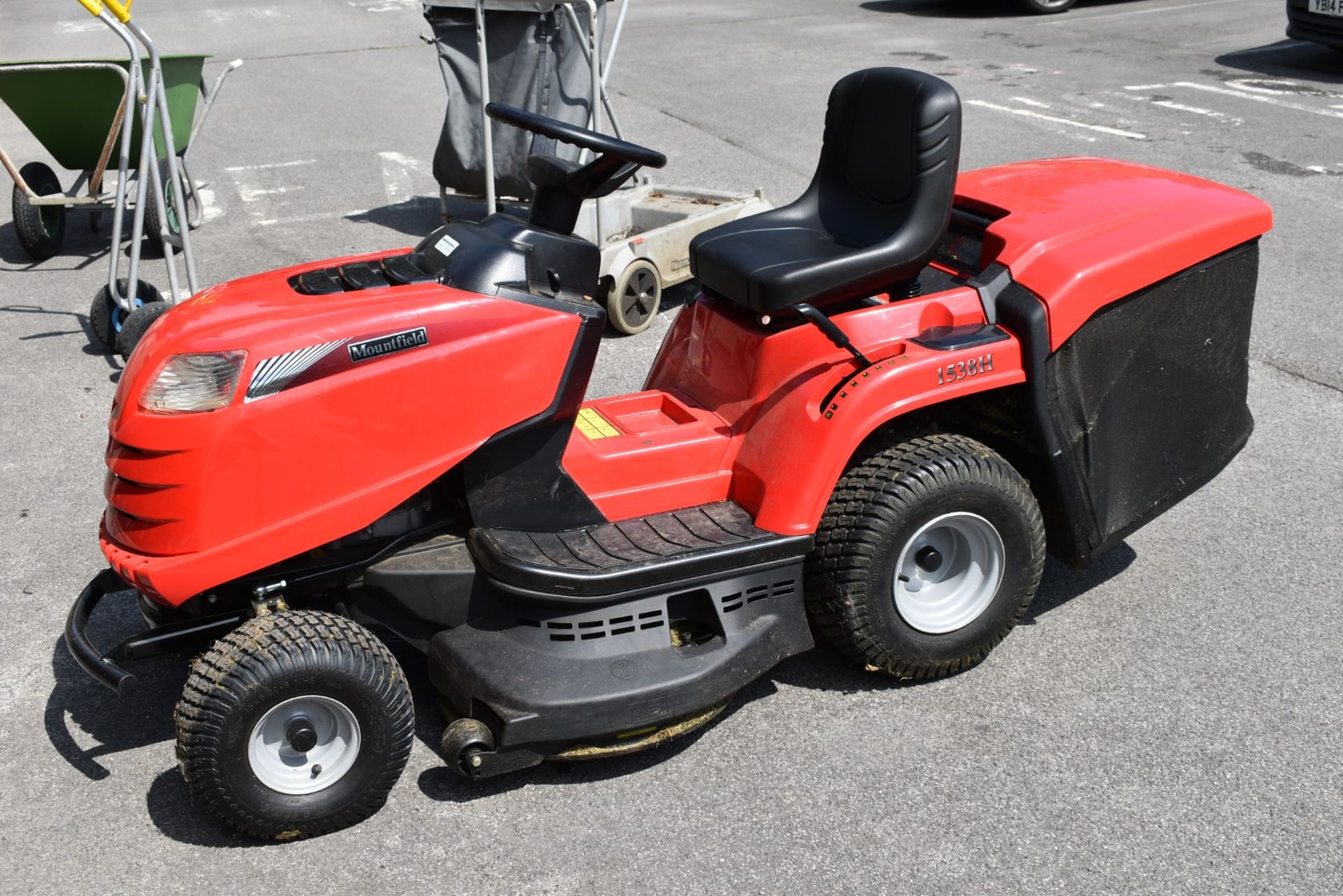 1 x Mountfield 1538H Hydrostatic Ride On Lawnmower - Ref VM116 B2 - CL409 - Location: Wakefield WF16