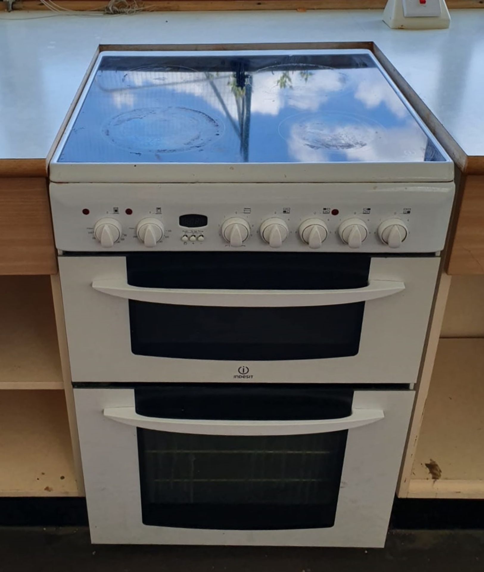 7 x Assorted Cookers By Hotpoint, Belling, Indesit etc - Previously Used For Educational - Image 3 of 7