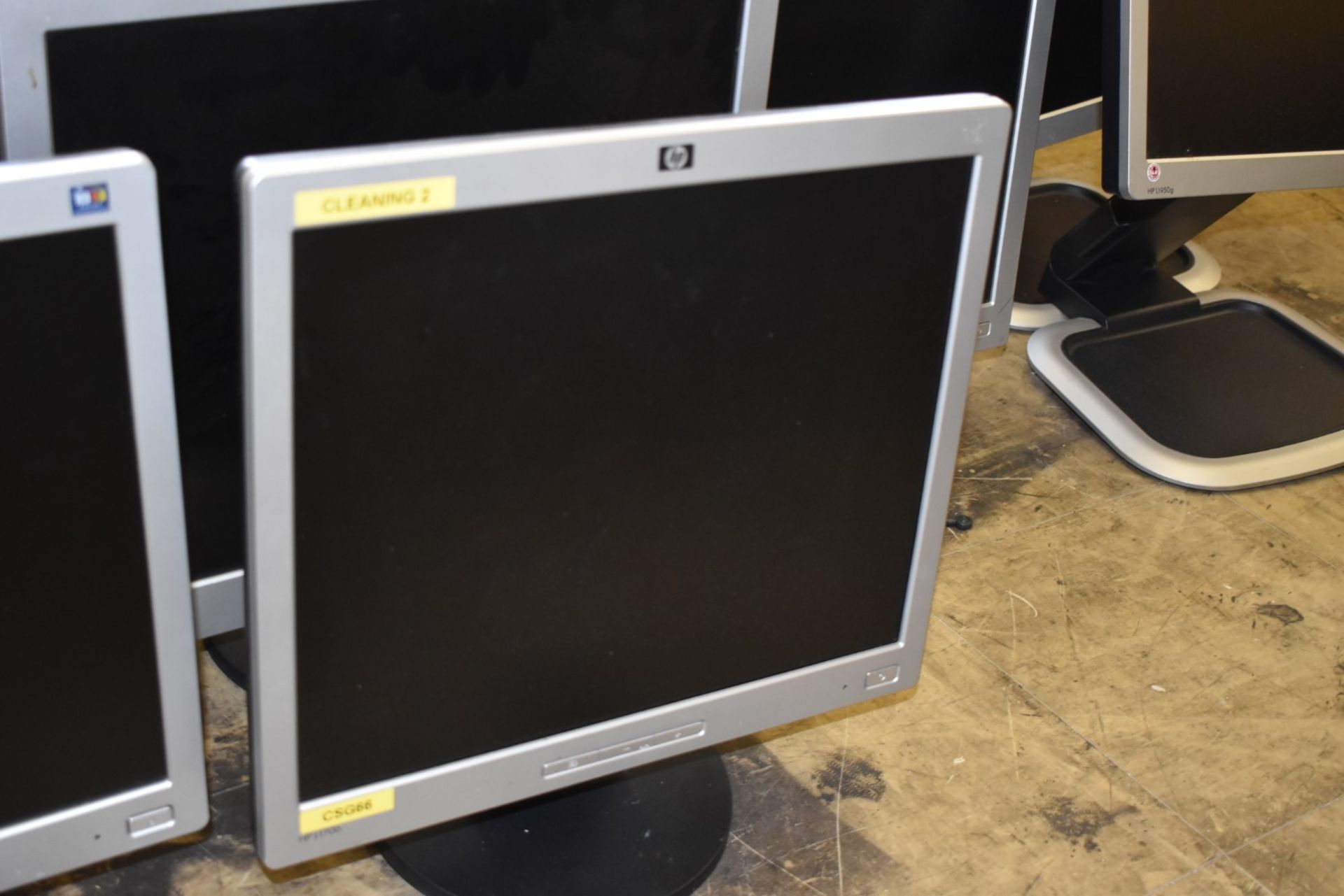 31 x HP Flatscreen Computer Monitors - Includes 15 Inch and 17 Inch Models - Ref VM273 IT - - Image 4 of 4