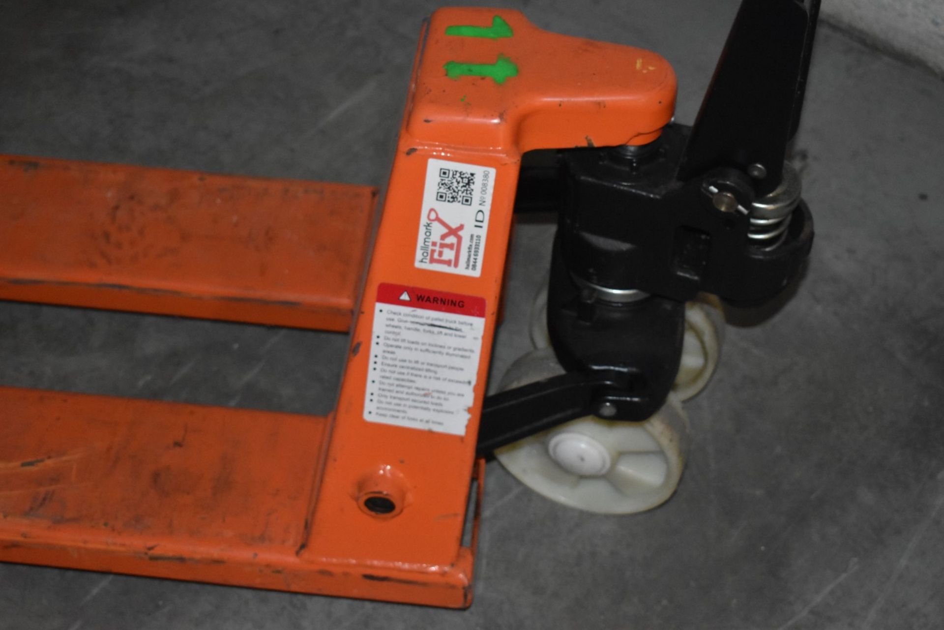 1 x Record Hand Pump Truck With 2500kg Capacity - Fork Length 80 x Width 45 cms - Ref VM157 - - Image 4 of 6