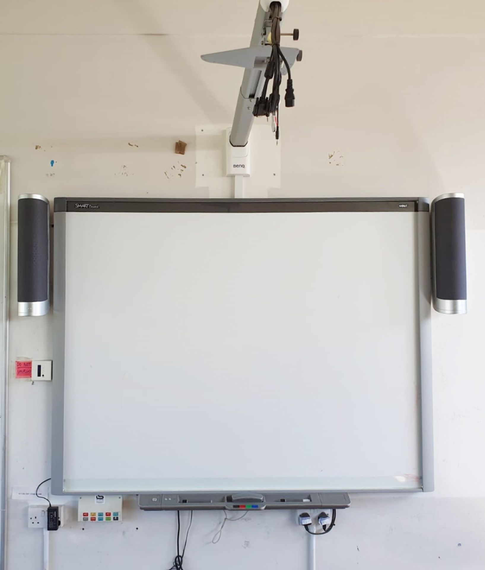 1 x Smart Interactive White Board With UF55 Projector and Speakers - Large Size -CL499 - Location: