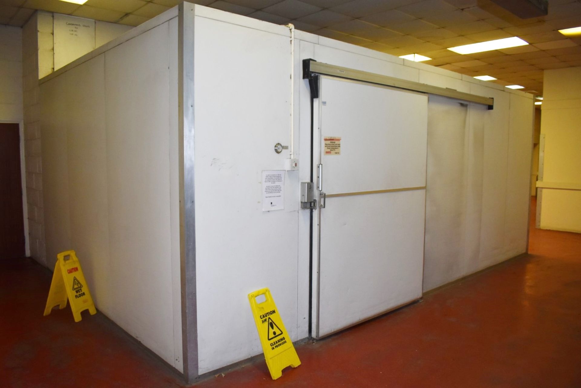 1 x Double Walk-In Refrigerator With External and Integrated Enclosures and Searle Air Coolers - Ref - Image 3 of 33