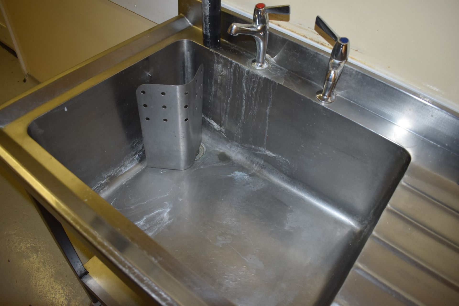 1 x Stainless Steel Sink Basin Wash Unit With Taps and Undershelf - H91 x W120 x D59 cms - Ref VM173 - Image 3 of 3