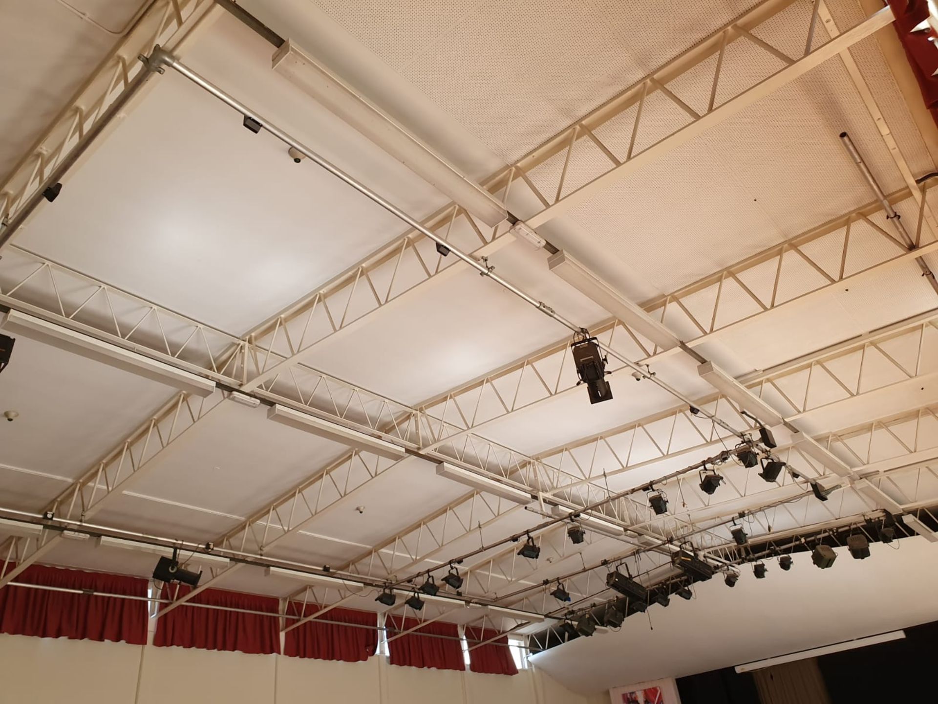 Approx 30 x Pieces of Stage Lighting From School Academy Performance Hall - CL499 - Location: - Image 4 of 8