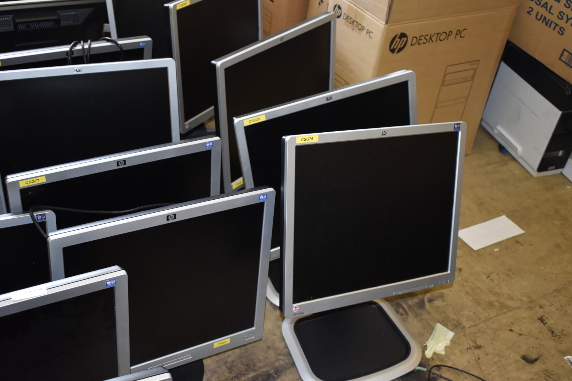 31 x HP Flatscreen Computer Monitors - Includes 15 Inch and 17 Inch Models - Ref VM273 IT - - Image 3 of 4