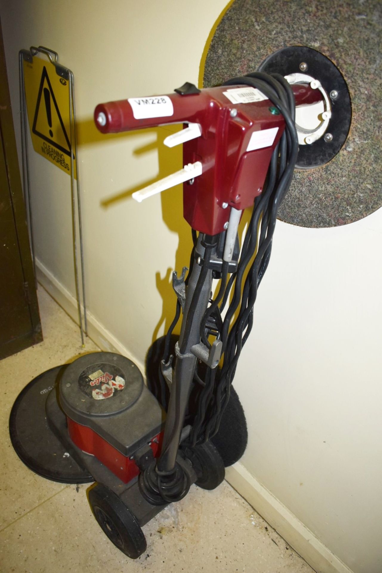 1 x Victor Sprite 300 Rotary Floor Polisher - RRP £700 - Training Room Use Only - Ref VM228 B2 - - Image 2 of 3