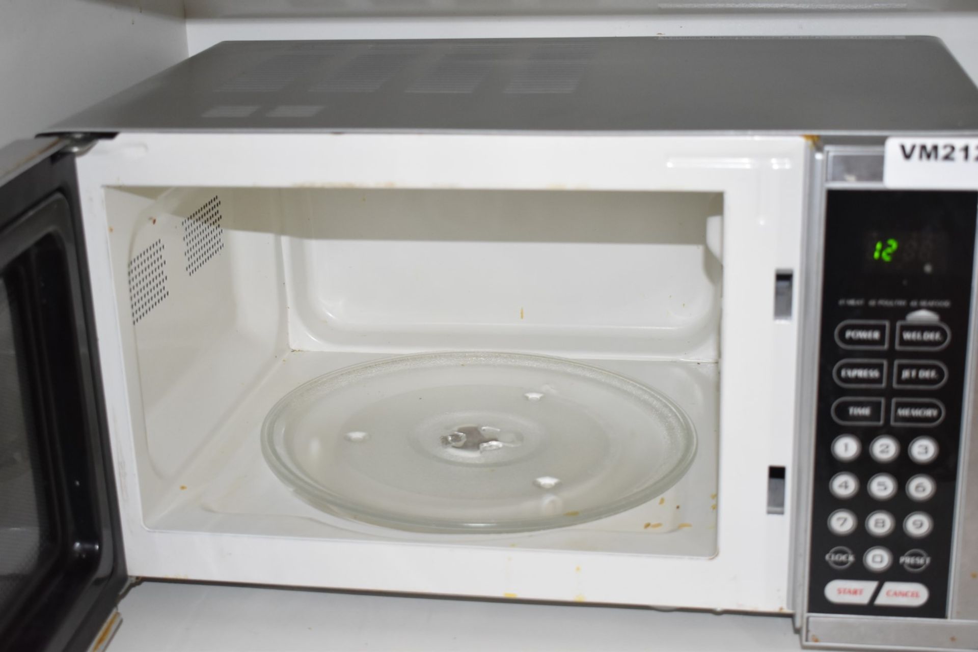 1 x Morphy Richards 900w Microwave Oven With Chrome Finish Ref VM212 B2 - CL409 - Location: - Image 2 of 2