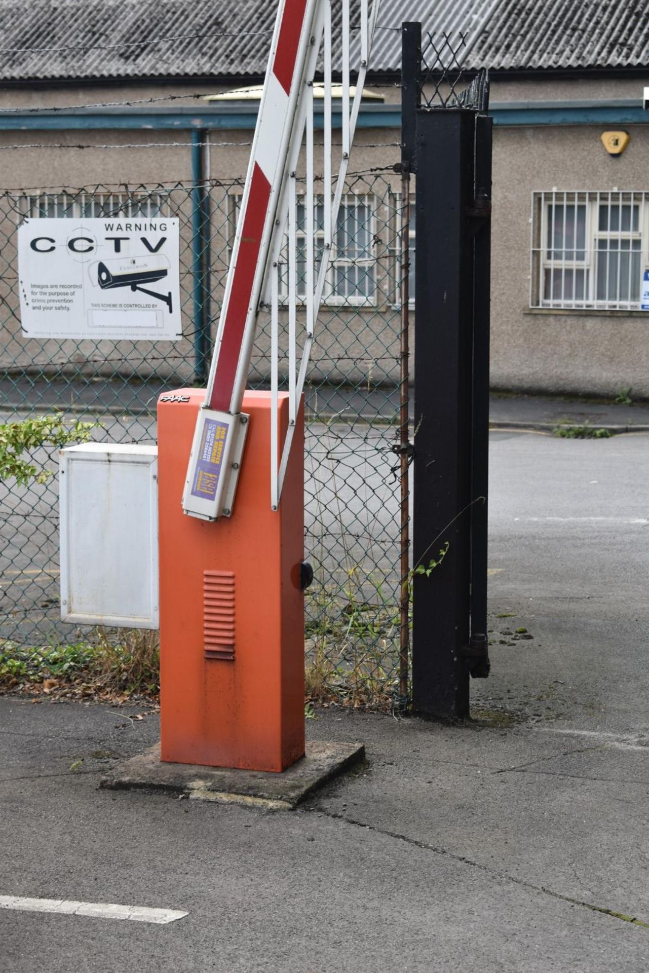 1 x FAAC Outdoor Vehicle Electric Barrier - Approx Width 720 cms - CL409 - Location: Wakefield - Image 2 of 6