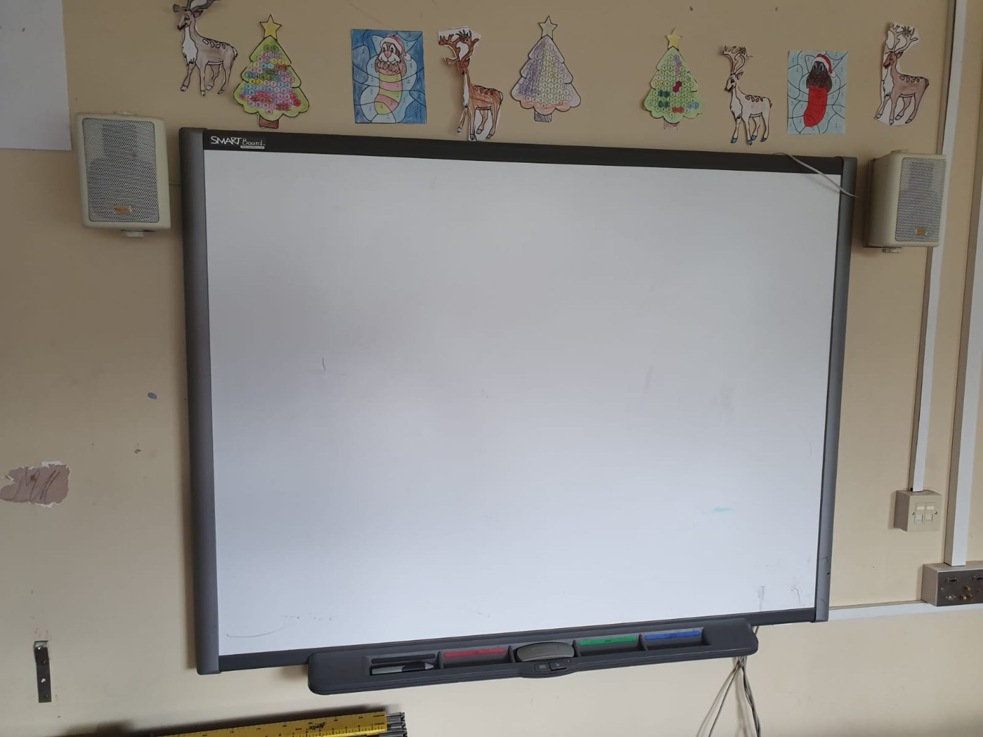 1 x Smart Interactive White Board With Speakers - Large Size - CL499 - Location: Borehamwood