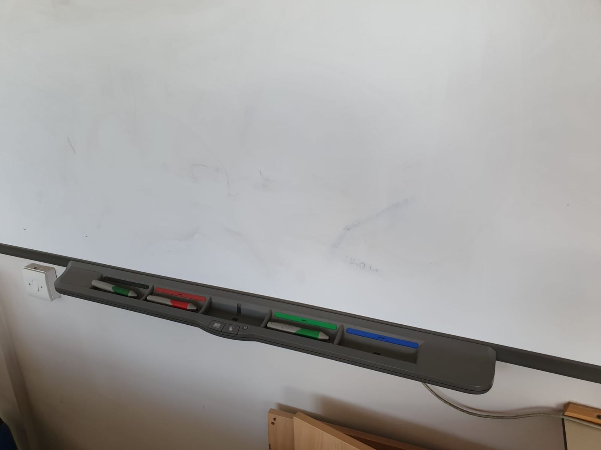 1 x Smart Interactive White Board With Speakers - Large Size -CL499 - Location: Borehamwood - Image 2 of 5