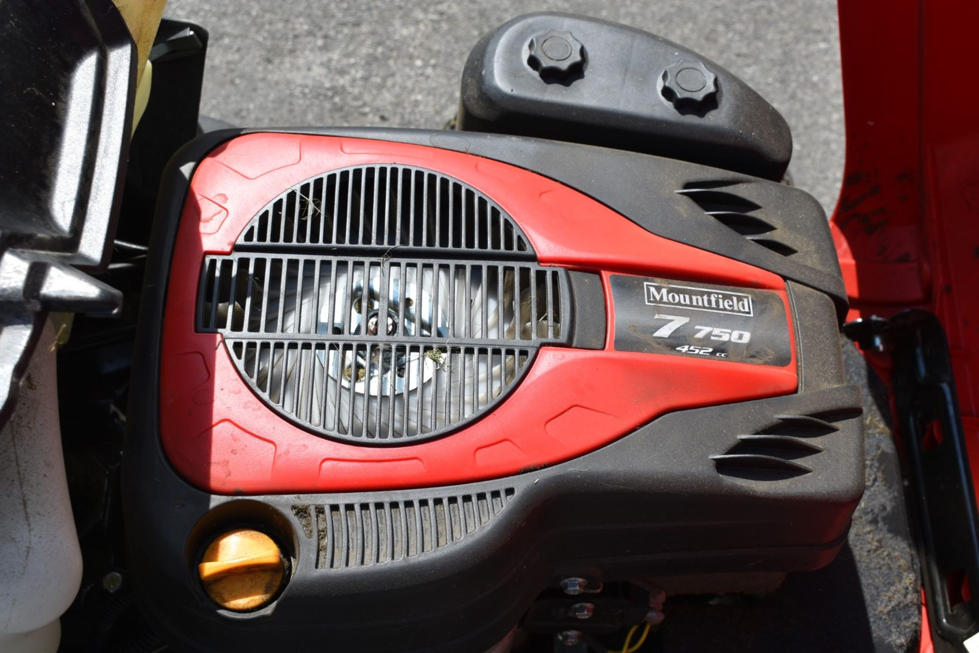 1 x Mountfield 1538H Hydrostatic Ride On Lawnmower - Ref VM116 B2 - CL409 - Location: Wakefield WF16 - Bild 8 aus 10