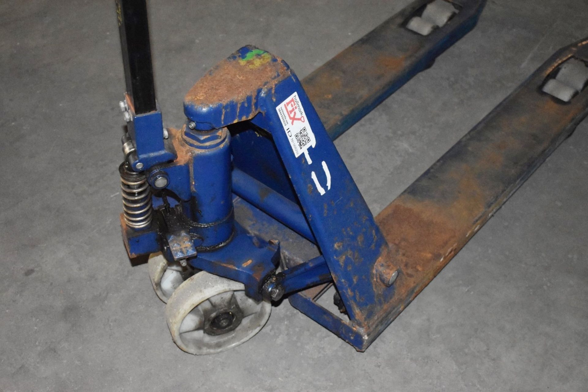 1 x Hand Pump Truck With 2000kg Capacity - Fork Length 100 x Width 55 cms - Ref VM156 - CL409 - - Image 4 of 6