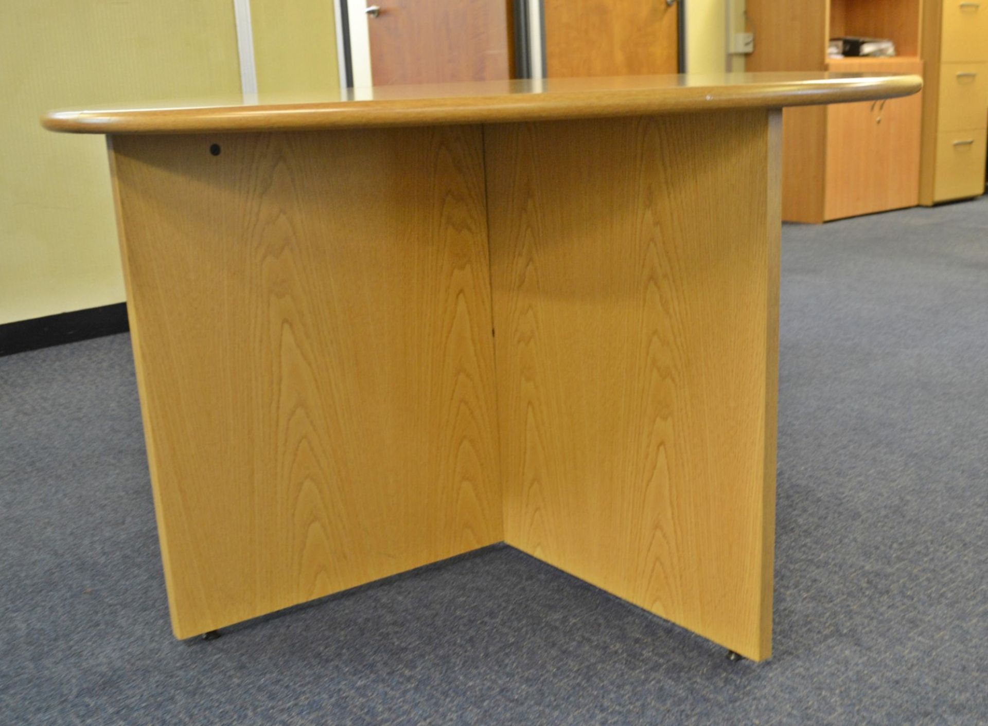 1 x Round Office Meeting Table - Ref: VM504 - CL409 - Location: Wakefield WF16 - Image 3 of 5