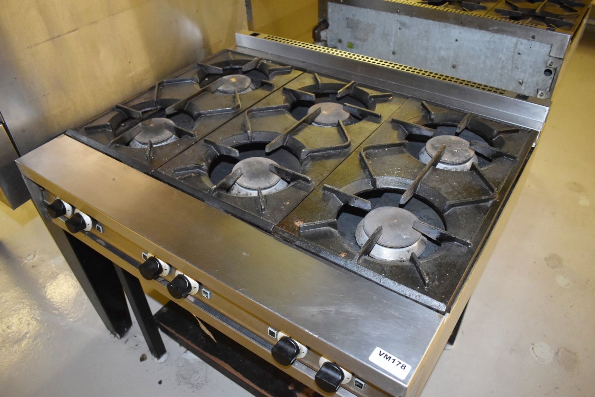 1 x Falcon Dominator Six Burner Gas Range Cooker With Stand - Stainless Steel Exterior - H86 x W90 x - Image 2 of 4