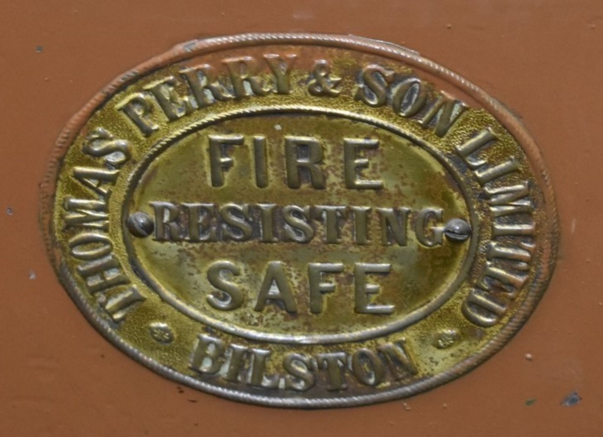 1 x Vintage Thomas Perry & Son Fire Resisting Safe - Includes Key - H79 x W50 x D46 cms - Ref - Image 2 of 3