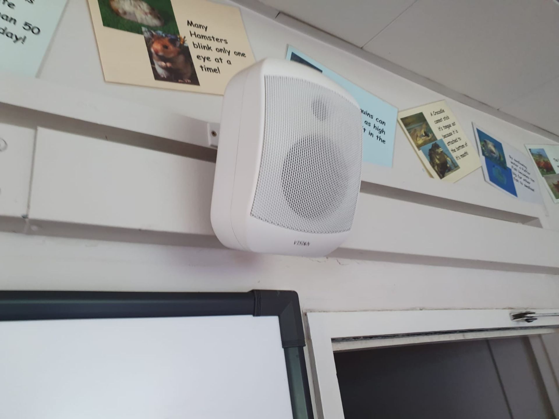 1 x Smart Interactive White Board With Speakers - Large Size - CL499 - Location: Borehamwood - Image 2 of 5