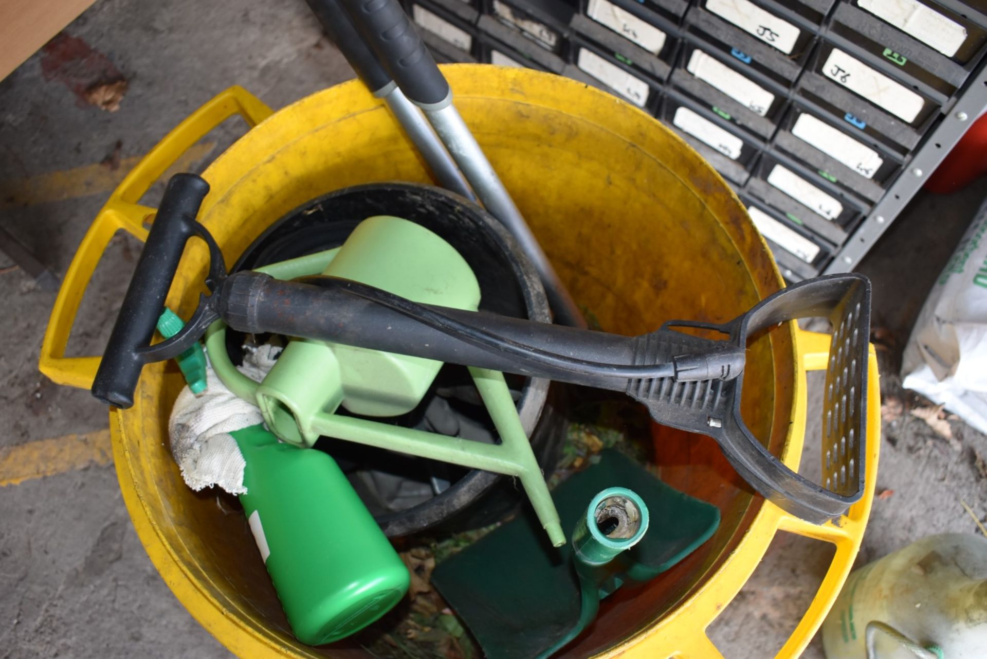 1 x Yellow Waste Bin With Selection of Gardening Tools and Air Pump - Ref VM105 B2 - CL409 - - Image 4 of 5