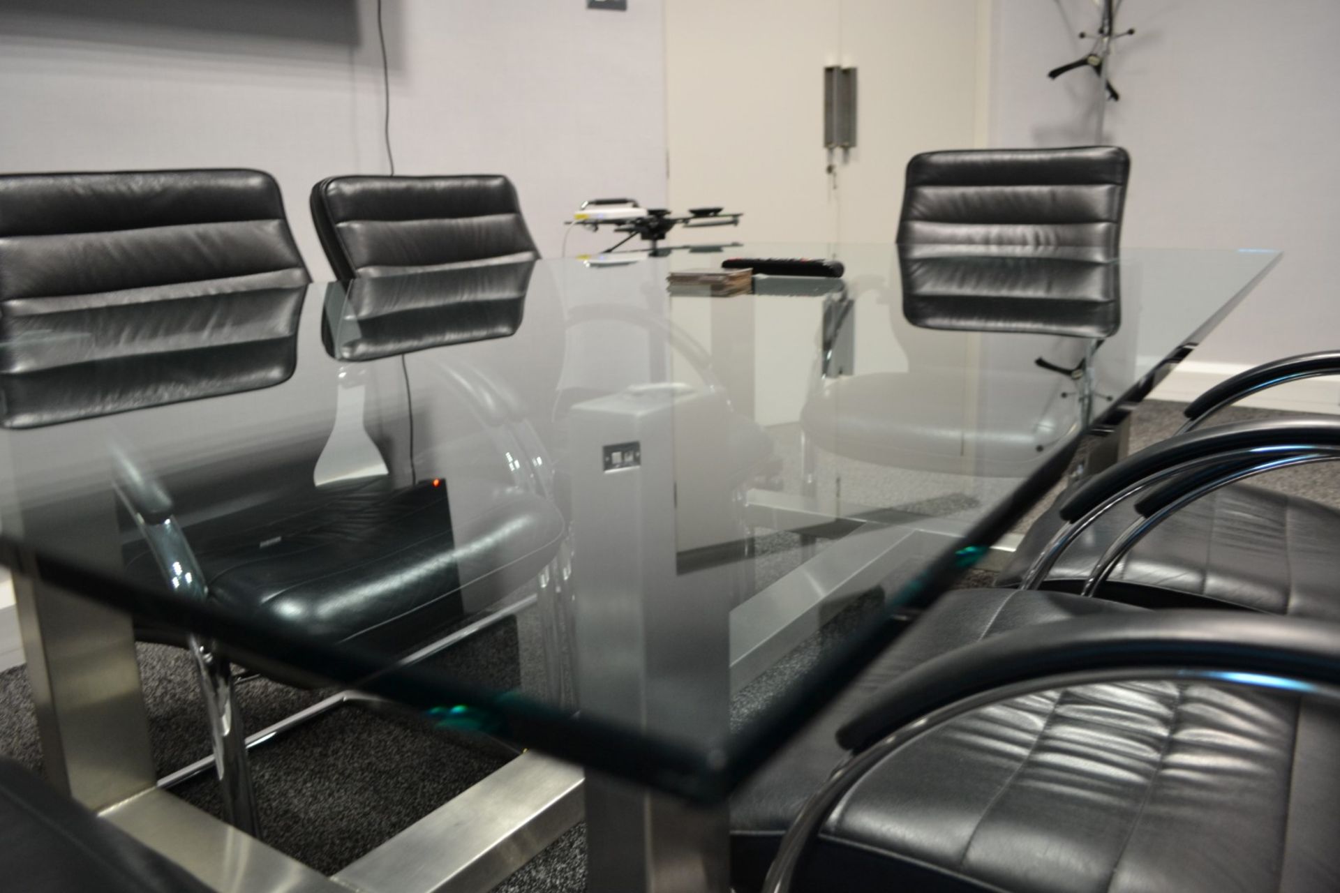 1 x Contemporary Glass Boardroom Table With 6 x Black Leather Directors Chairs - Ref: VM510/A2 - Image 4 of 10