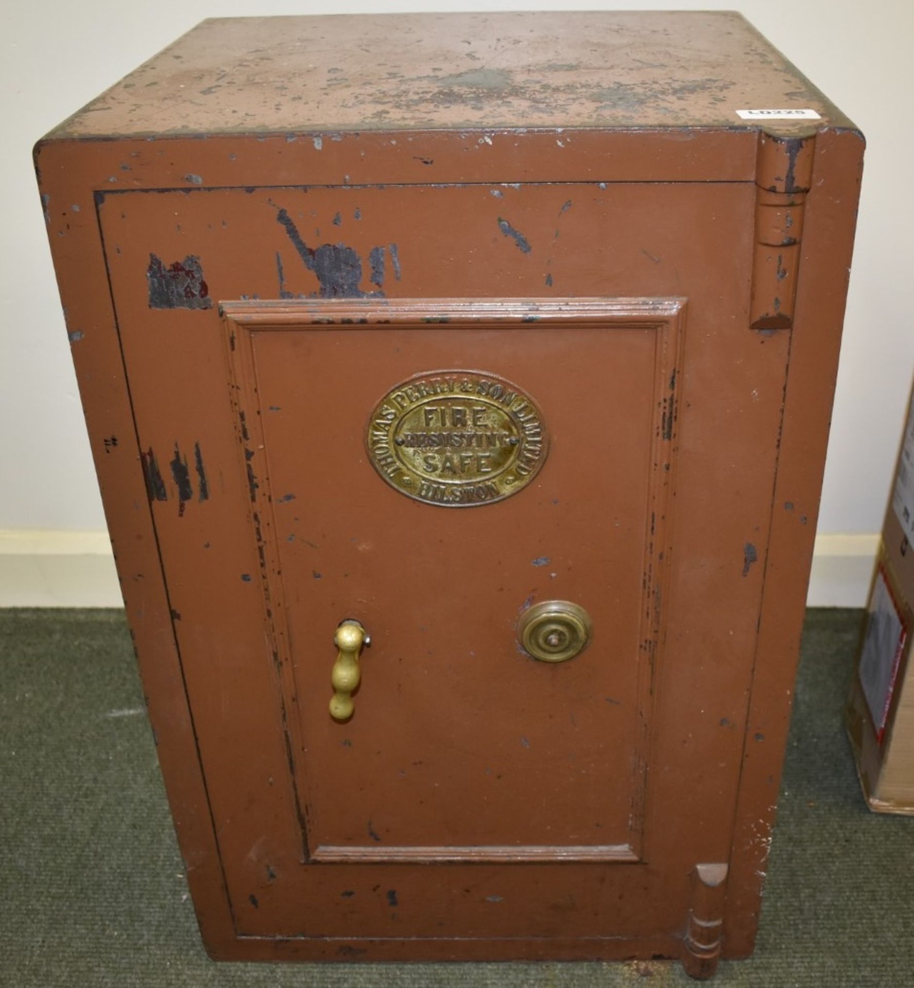 1 x Vintage Thomas Perry & Son Fire Resisting Safe - Includes Key - H79 x W50 x D46 cms - Ref - Image 3 of 3