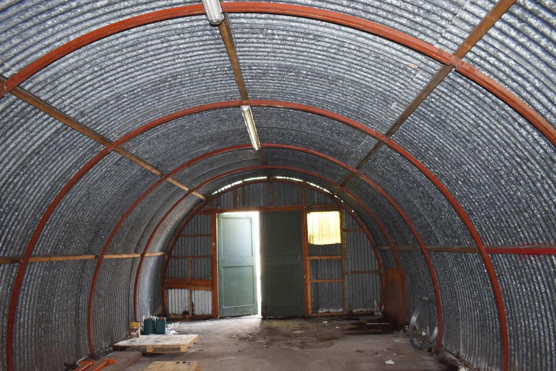 1 x Quonset Storage Building With Hinged Doors - Lightweight Steel Structure - H318 x L1110 x W500 - Image 4 of 9
