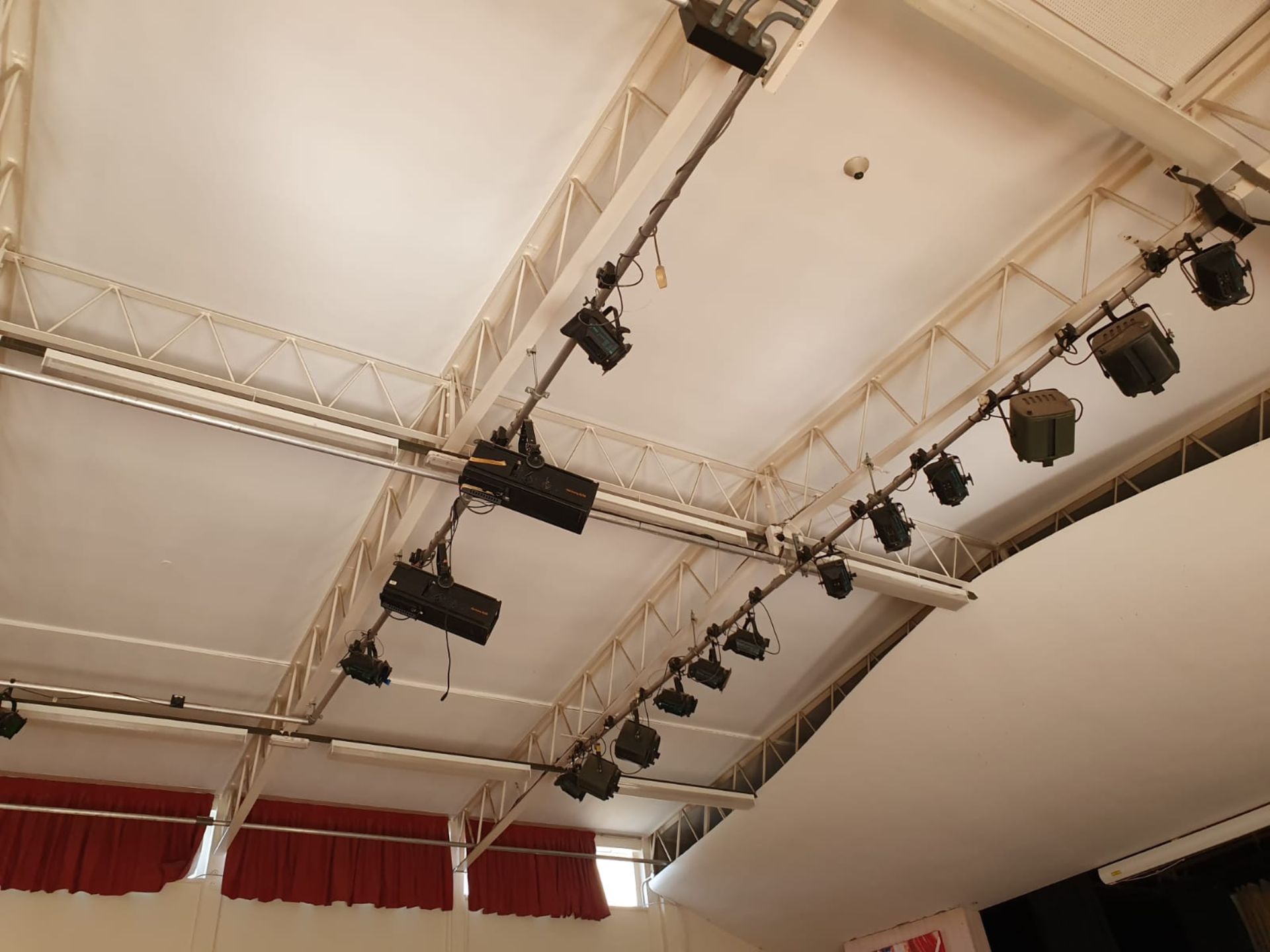 Approx 30 x Pieces of Stage Lighting From School Academy Performance Hall - CL499 - Location: - Image 7 of 8