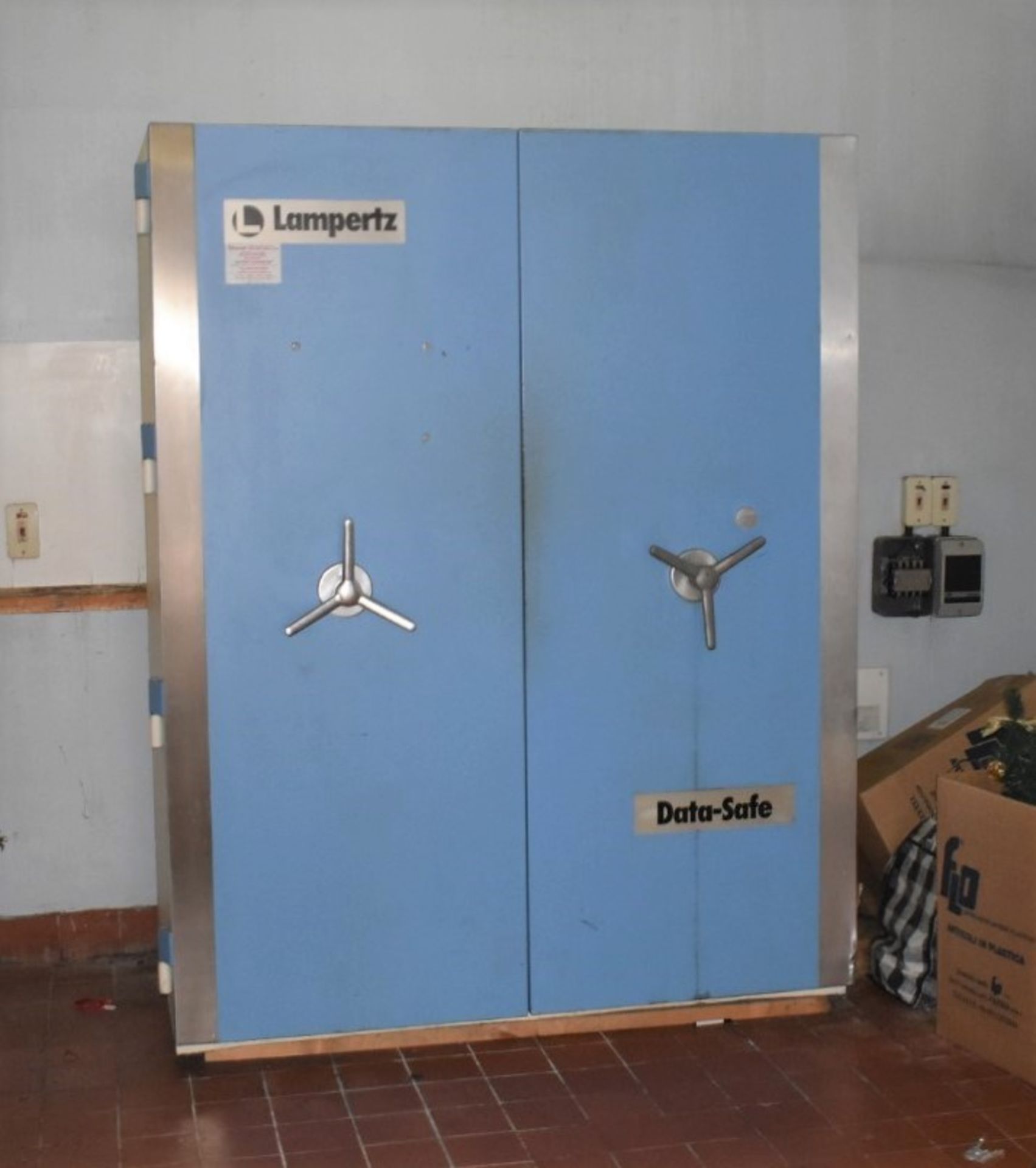 1 x Large Two Door Lampertz Data Safe Cabinet - Ref B1 - CL409 - Location: Wakefield