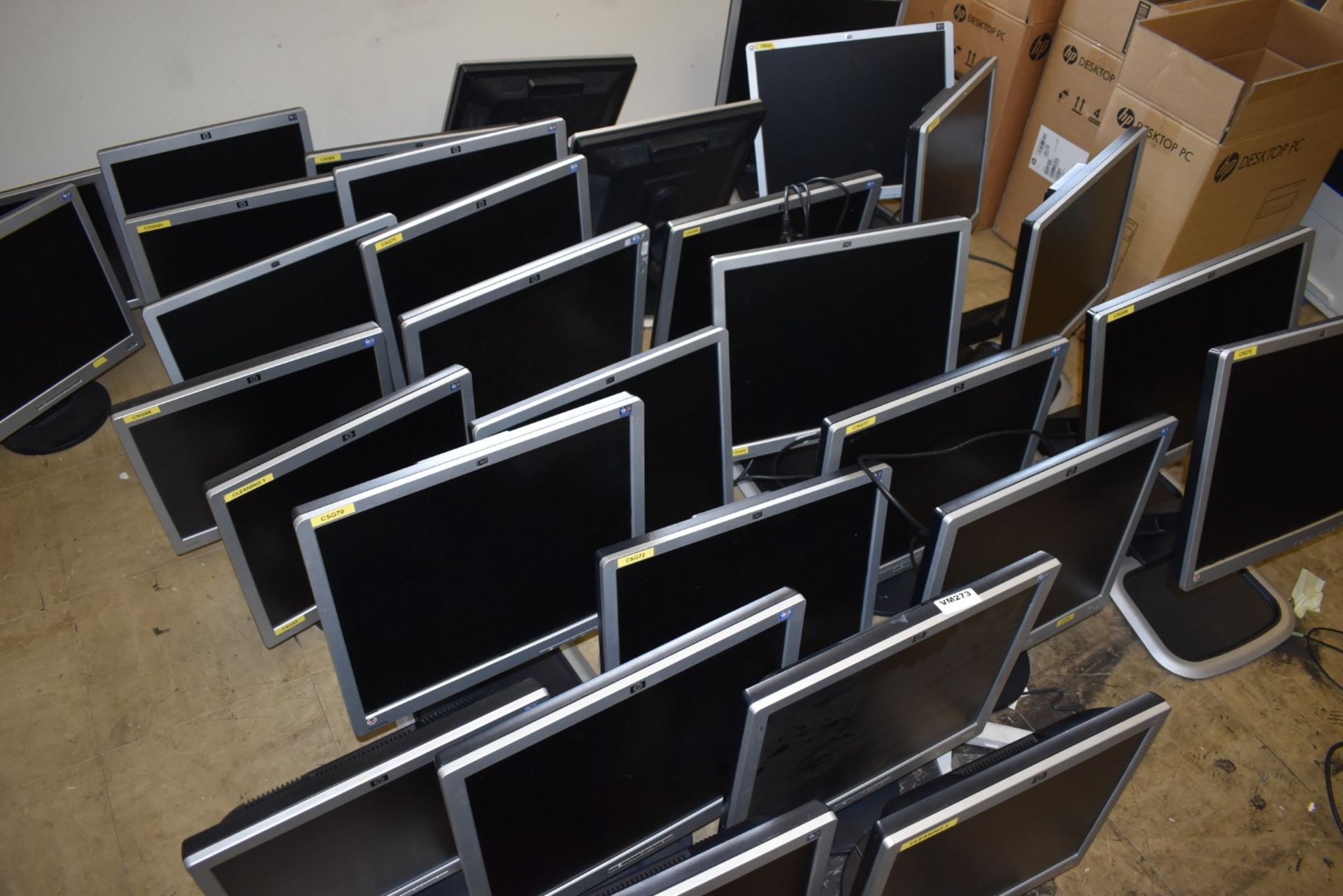 31 x HP Flatscreen Computer Monitors - Includes 15 Inch and 17 Inch Models - Ref VM273 IT - - Image 2 of 4