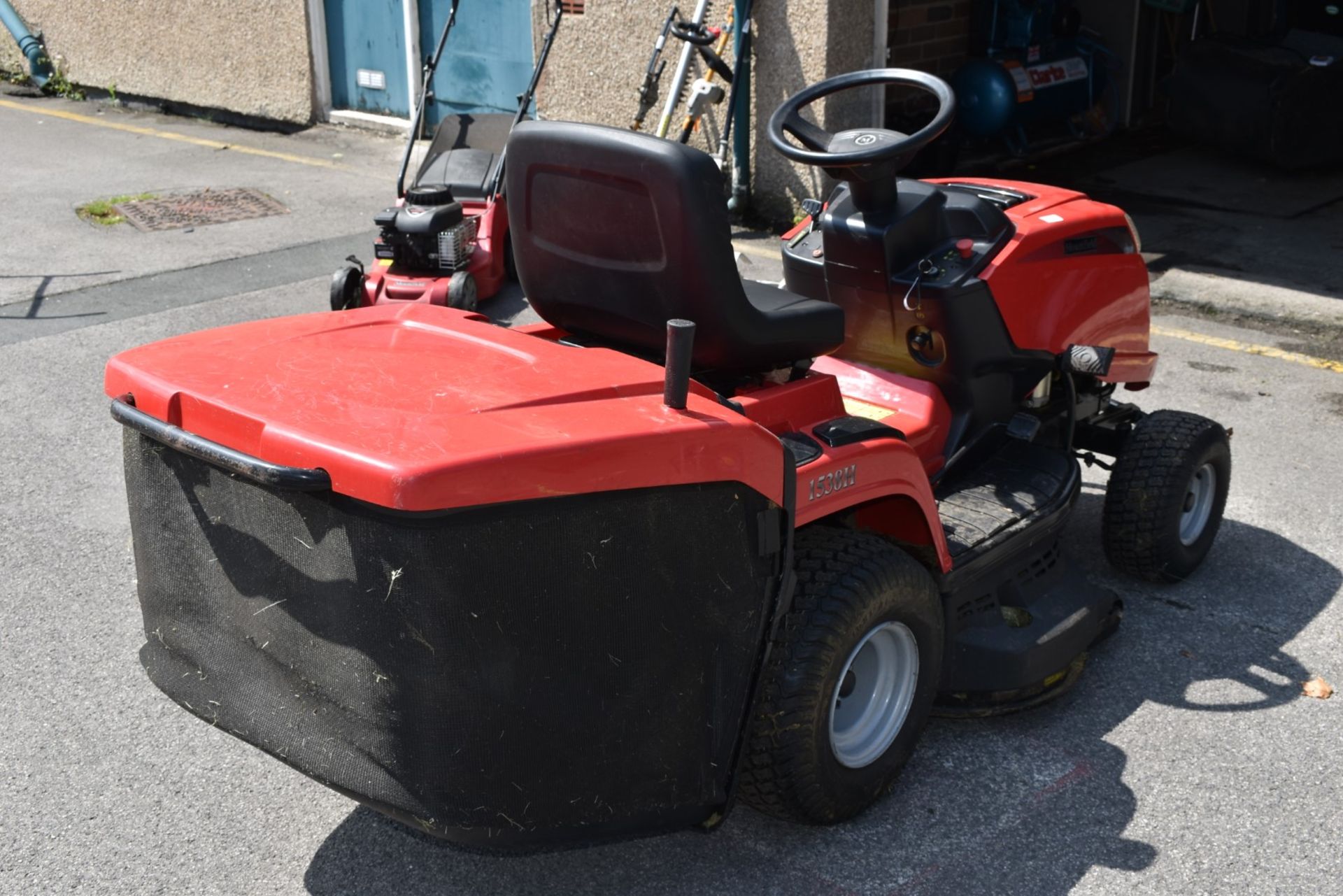 1 x Mountfield 1538H Hydrostatic Ride On Lawnmower - Ref VM116 B2 - CL409 - Location: Wakefield WF16 - Image 5 of 10