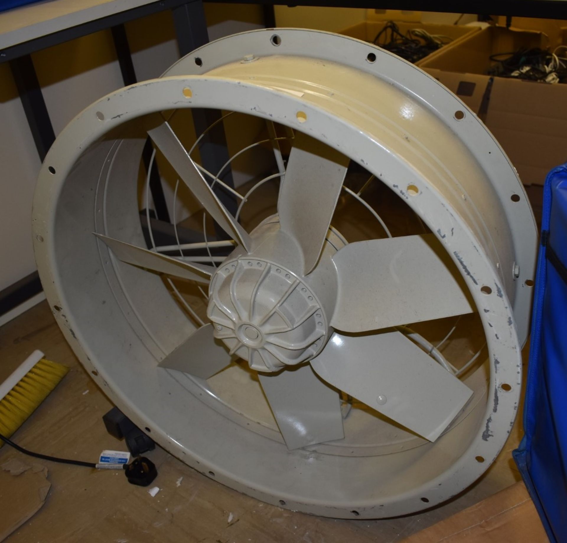 1 x Large Industrial Fan With Enclosure - Diameter 71 cms x Enclosure Depth 22 cms - Ref VM247