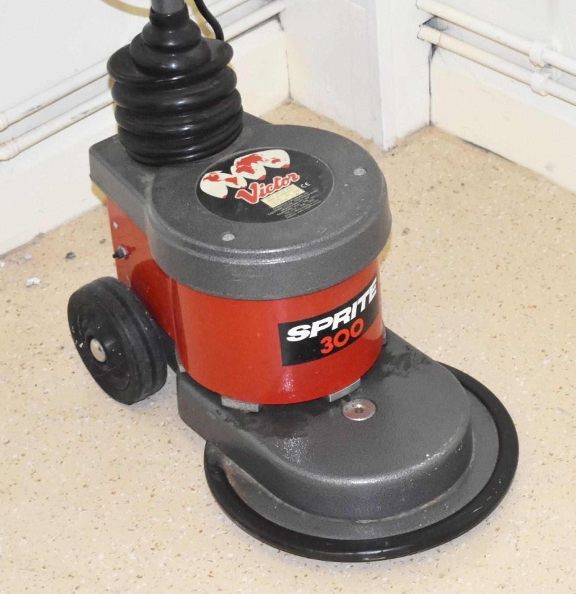 1 x Victor Sprite 300 Rotary Floor Polisher - RRP £700 - Training Room Use Only - Ref VM225 B2 -