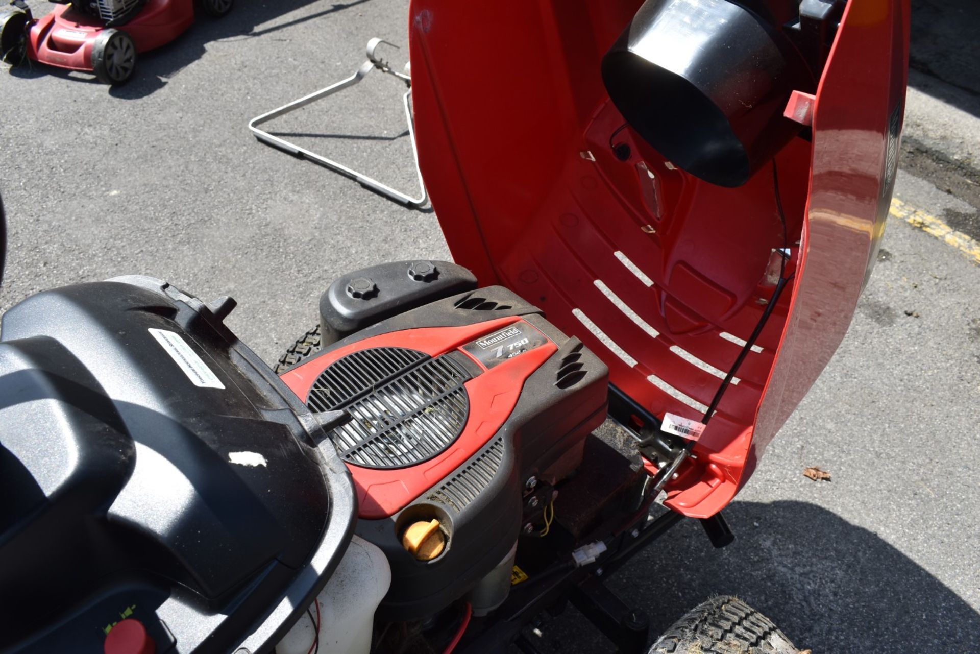 1 x Mountfield 1538H Hydrostatic Ride On Lawnmower - Ref VM116 B2 - CL409 - Location: Wakefield WF16 - Bild 9 aus 10