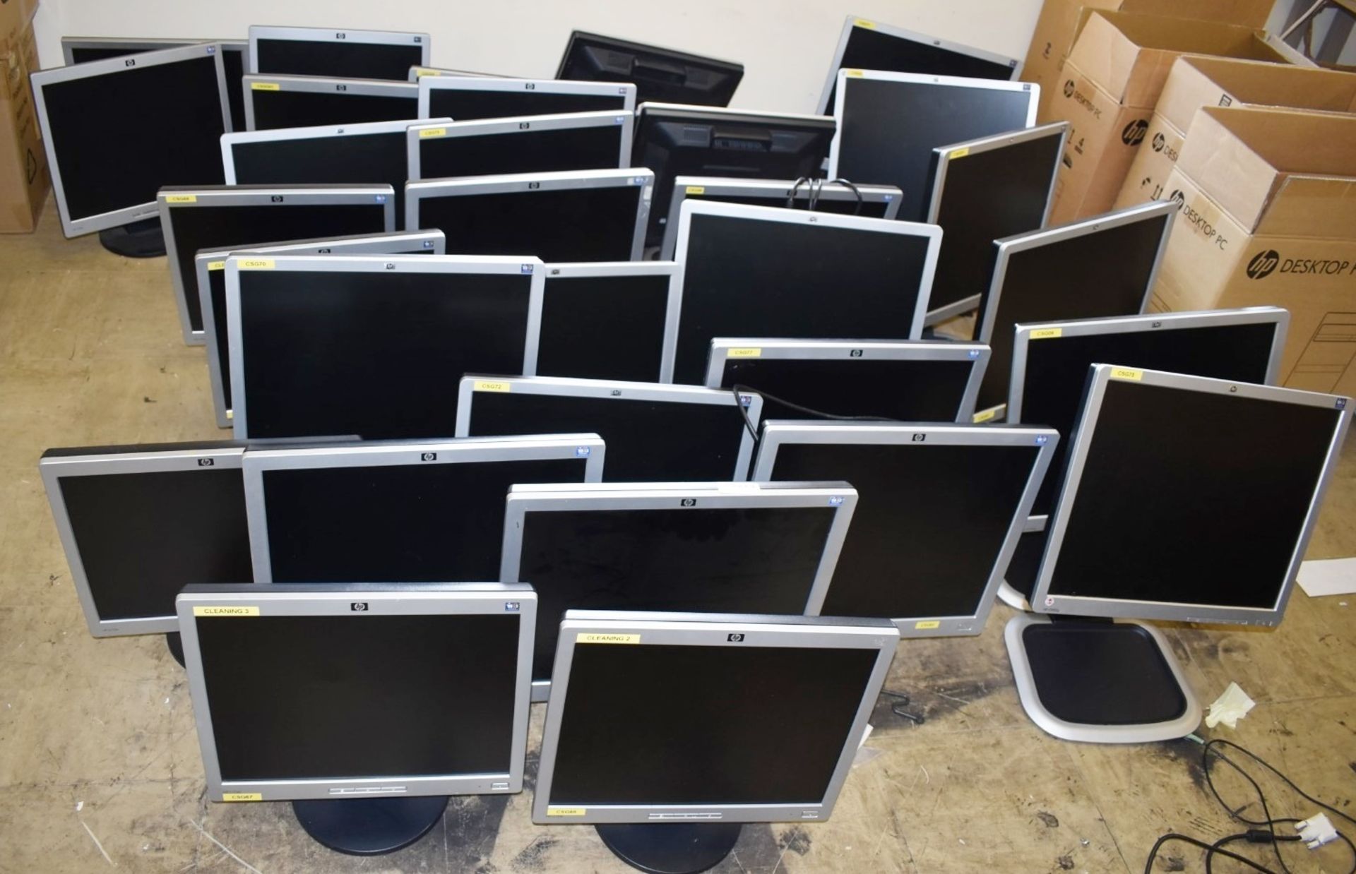 31 x HP Flatscreen Computer Monitors - Includes 15 Inch and 17 Inch Models - Ref VM273 IT -