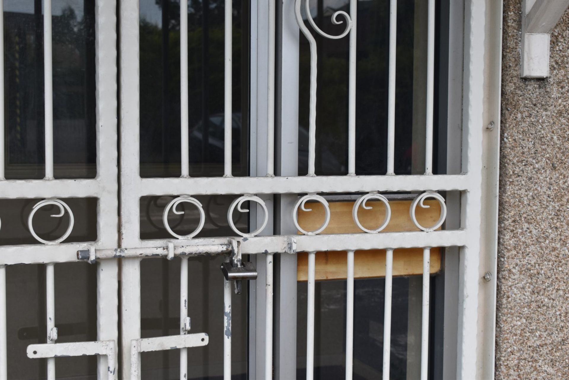 1 x Set of Double Door Security Gates With Mounting Brackets and Centre Locks - Heavy Duty Metal - Image 4 of 11