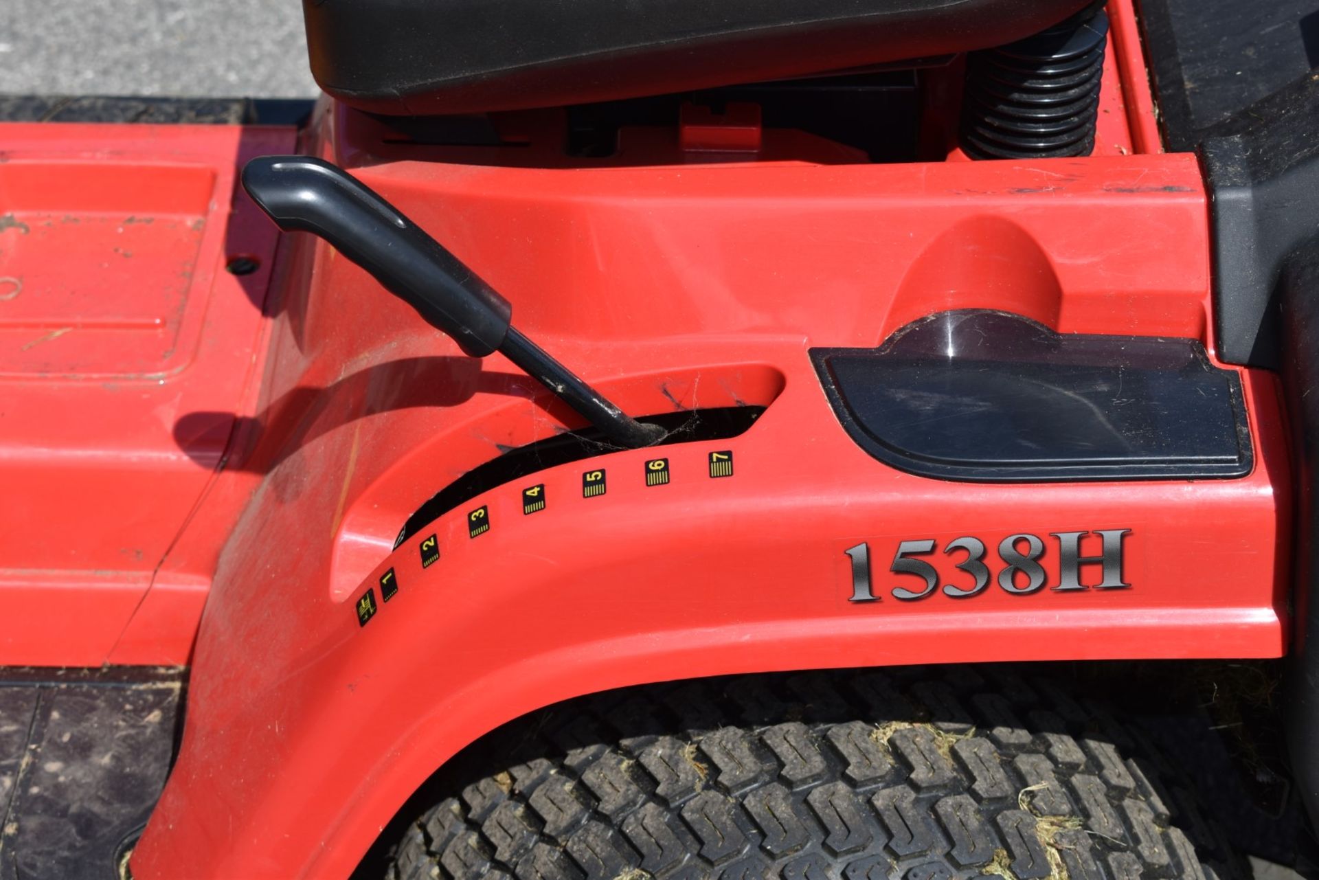 1 x Mountfield 1538H Hydrostatic Ride On Lawnmower - Ref VM116 B2 - CL409 - Location: Wakefield WF16 - Bild 2 aus 10