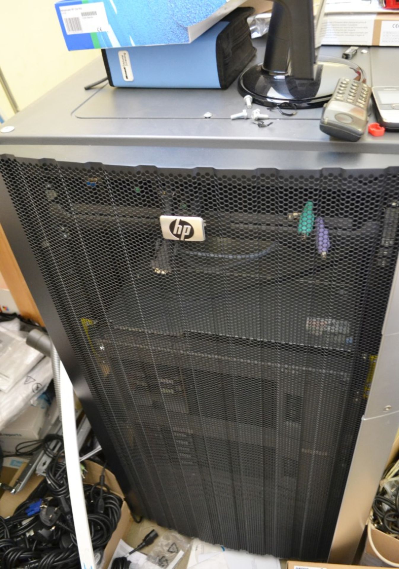 1 x Large HP Server Cabinet With Windows Storage Server and HP ProLiant DL100 G2 - Ref: VM566 - CL40