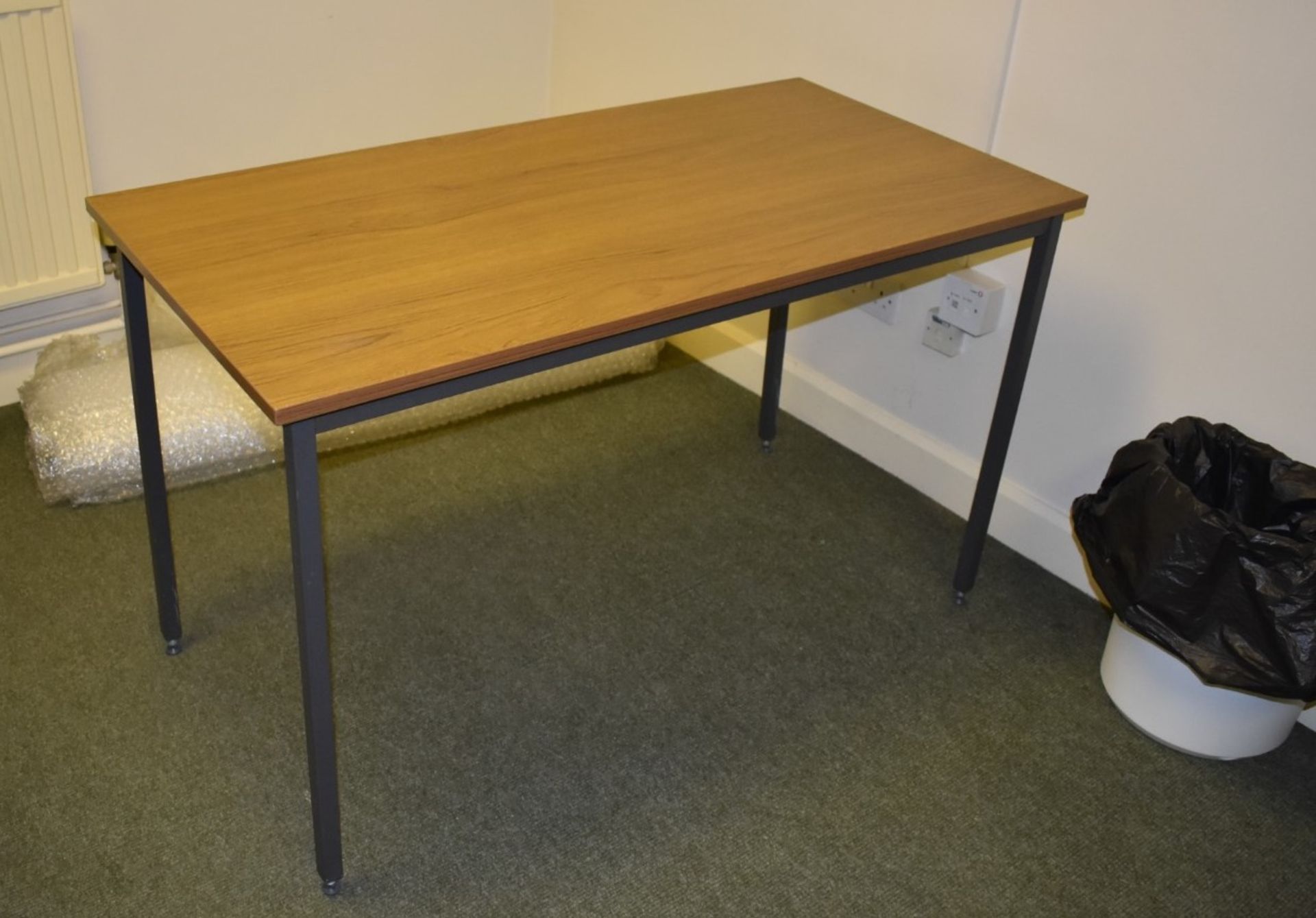 1 x Assorted Collection of Office Furniture to Include Office Desk, Table, Coat Hanger, Waste Bin - Image 8 of 9