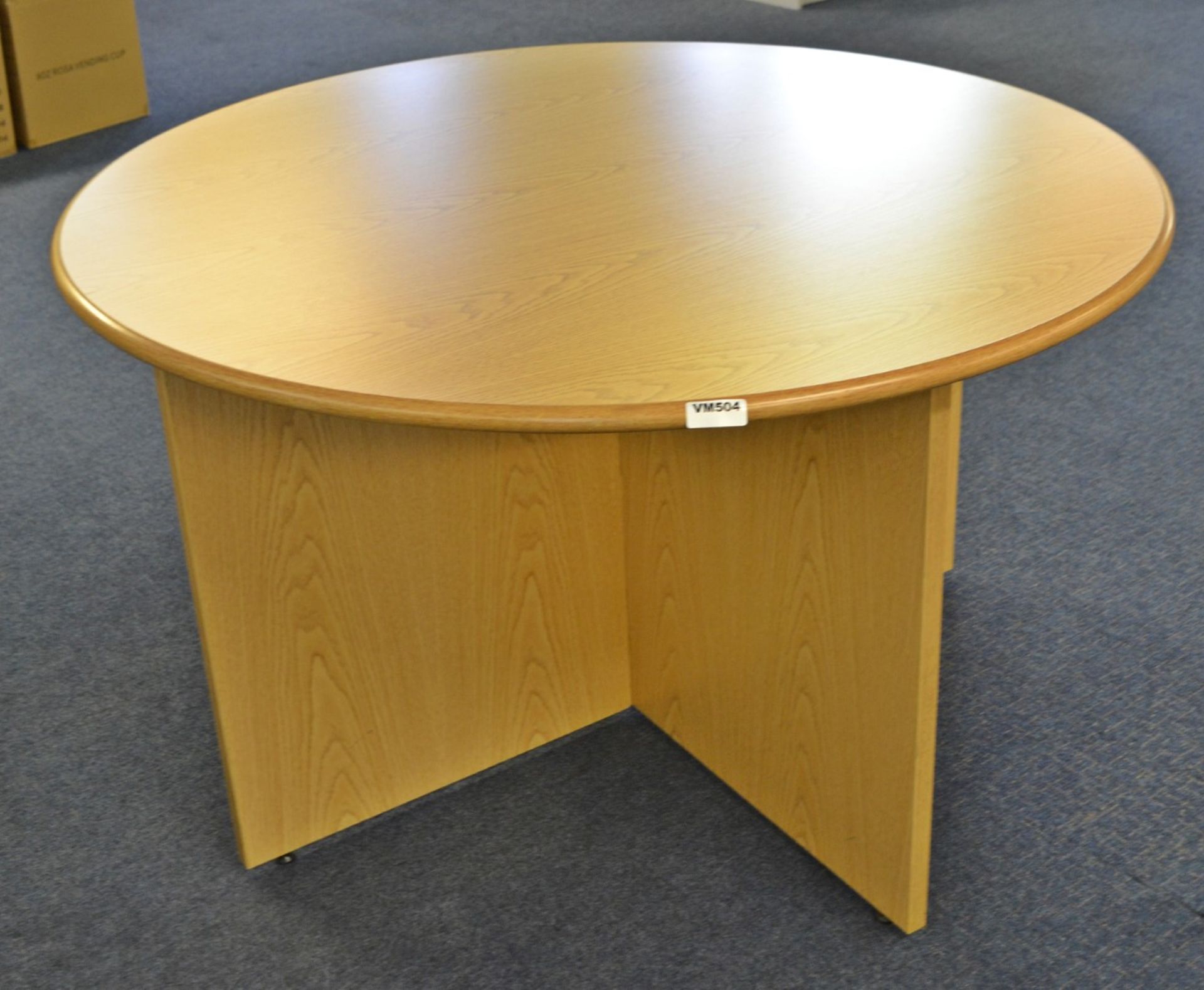 1 x Round Office Meeting Table - Ref: VM504 - CL409 - Location: Wakefield WF16