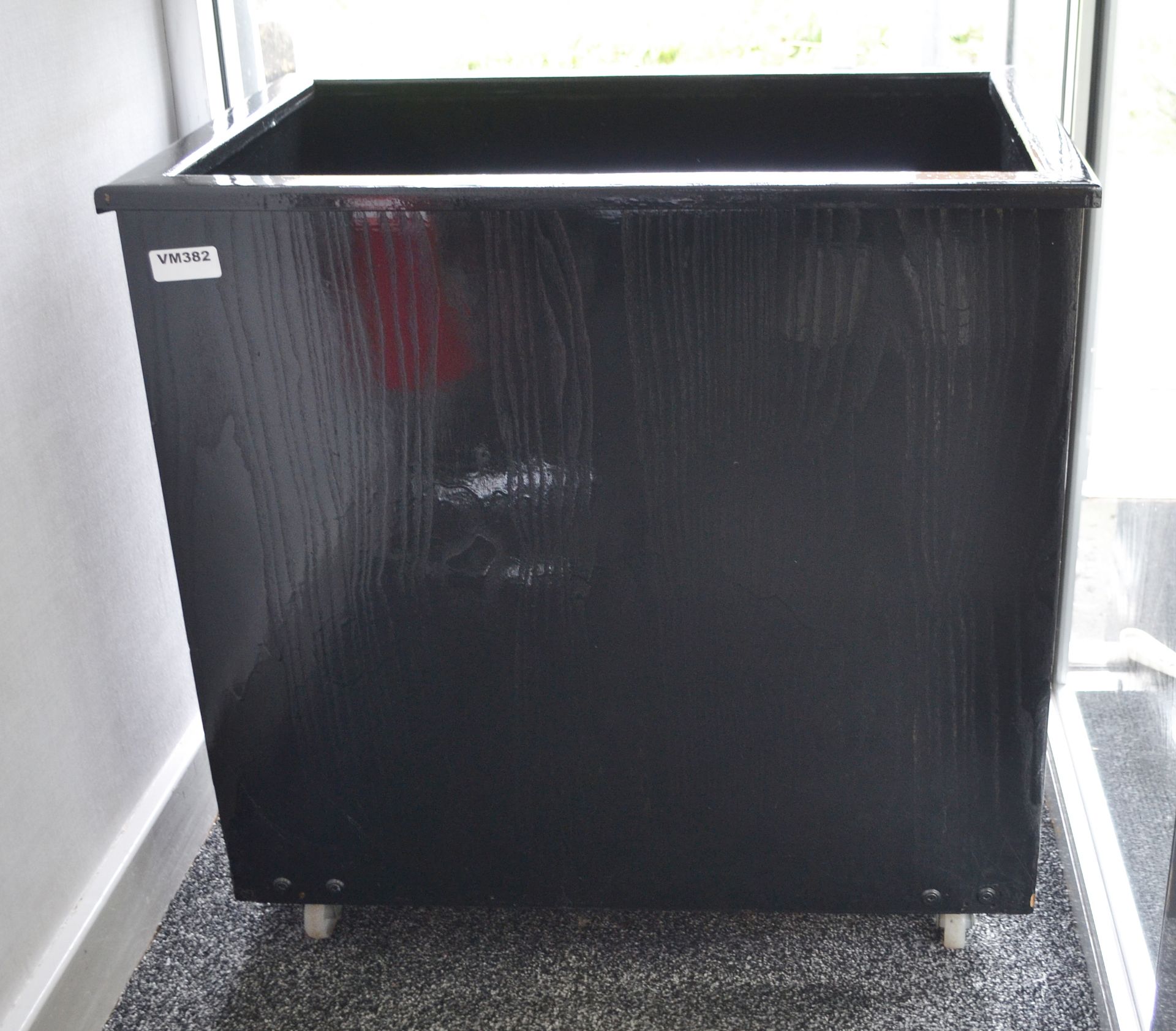 1 x Black Wooden Effect Plastic Planter - Ref: VM382 - CL409 - Location: Wakefield WF16