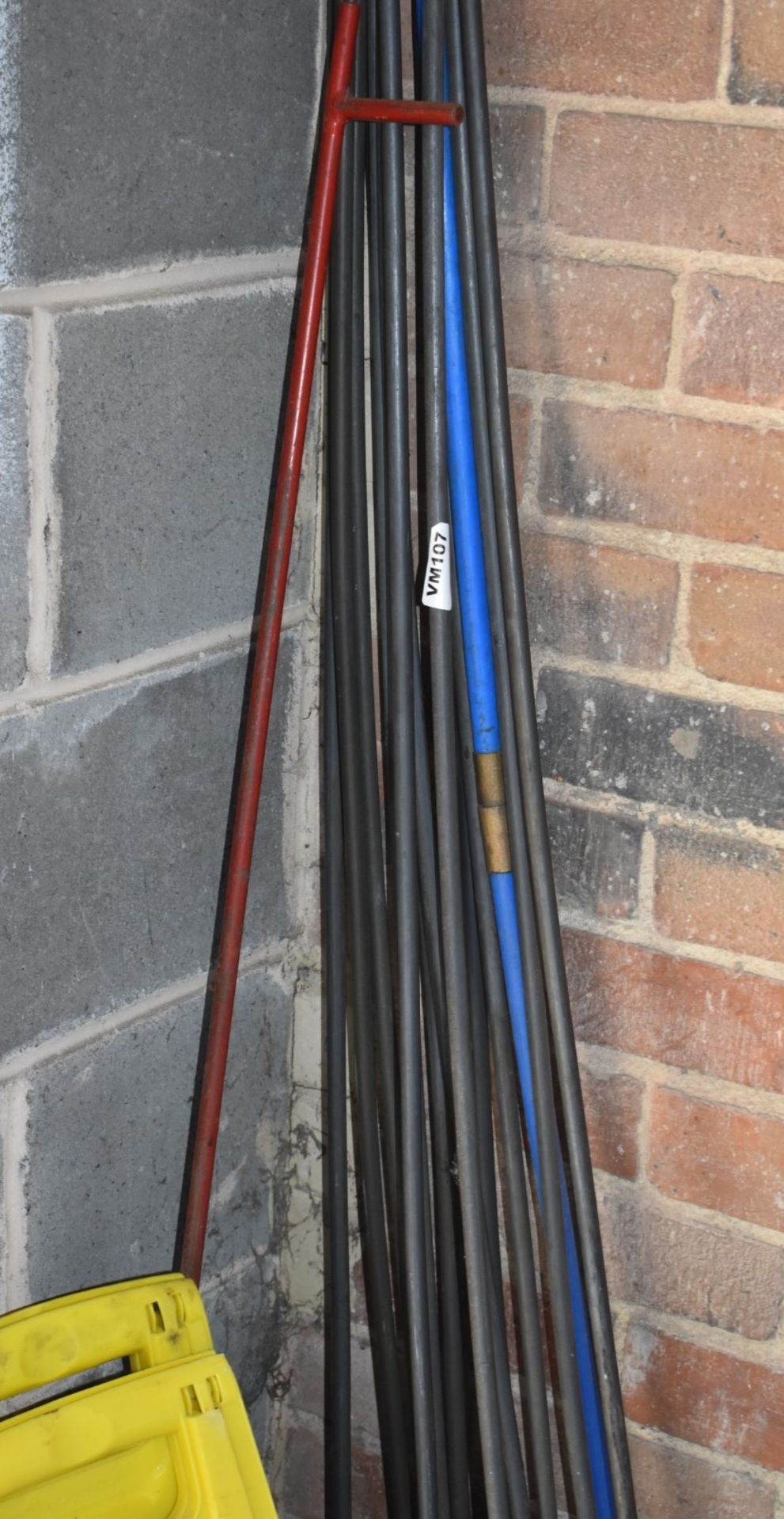 1 x Drain Rod With Approx 15 Lengths and Two Wet Floor Signs - Ref VM107 B2 - CL409 - Location: - Image 4 of 6